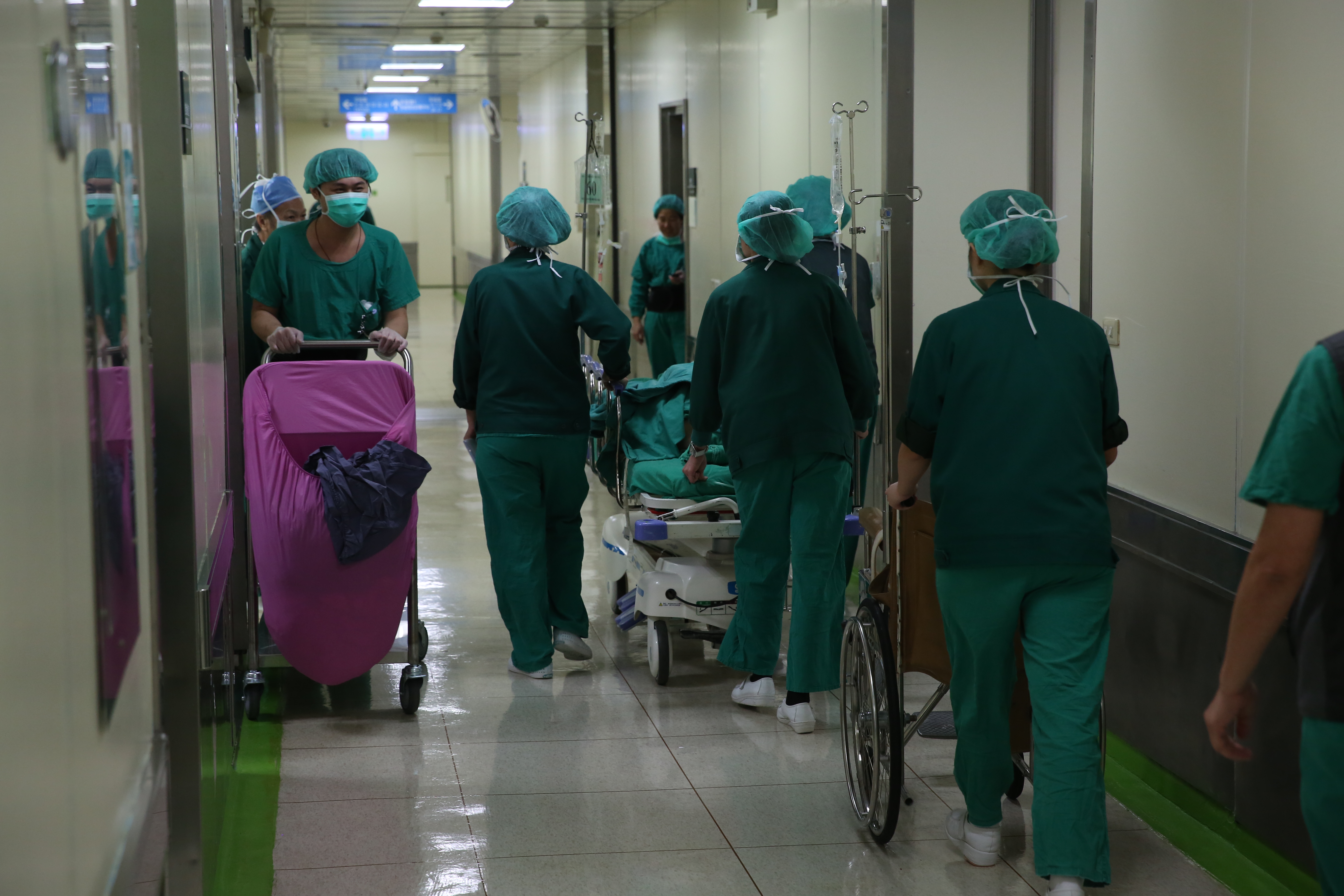 台灣護理人員供需出現缺口,衛福部提出「台灣護理人力供需分析與政策整備」報告規劃12項措施改善。(示意圖,本刊資料照)