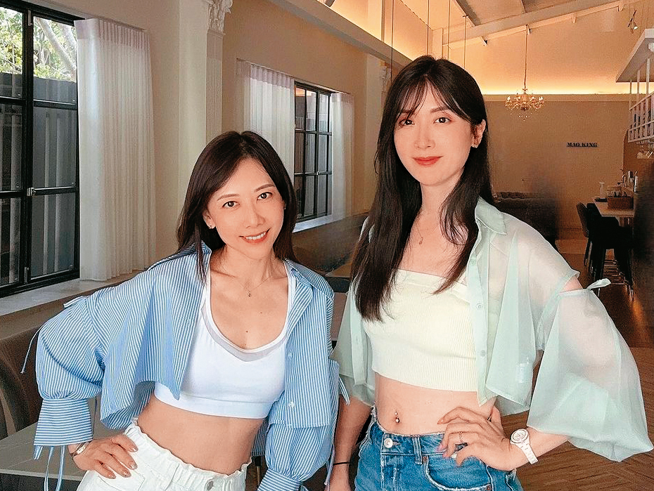 陳漢章（右）愛和太太（左）一起逛街、運動，感謝太太體諒他扮女裝。（陳漢章提供）