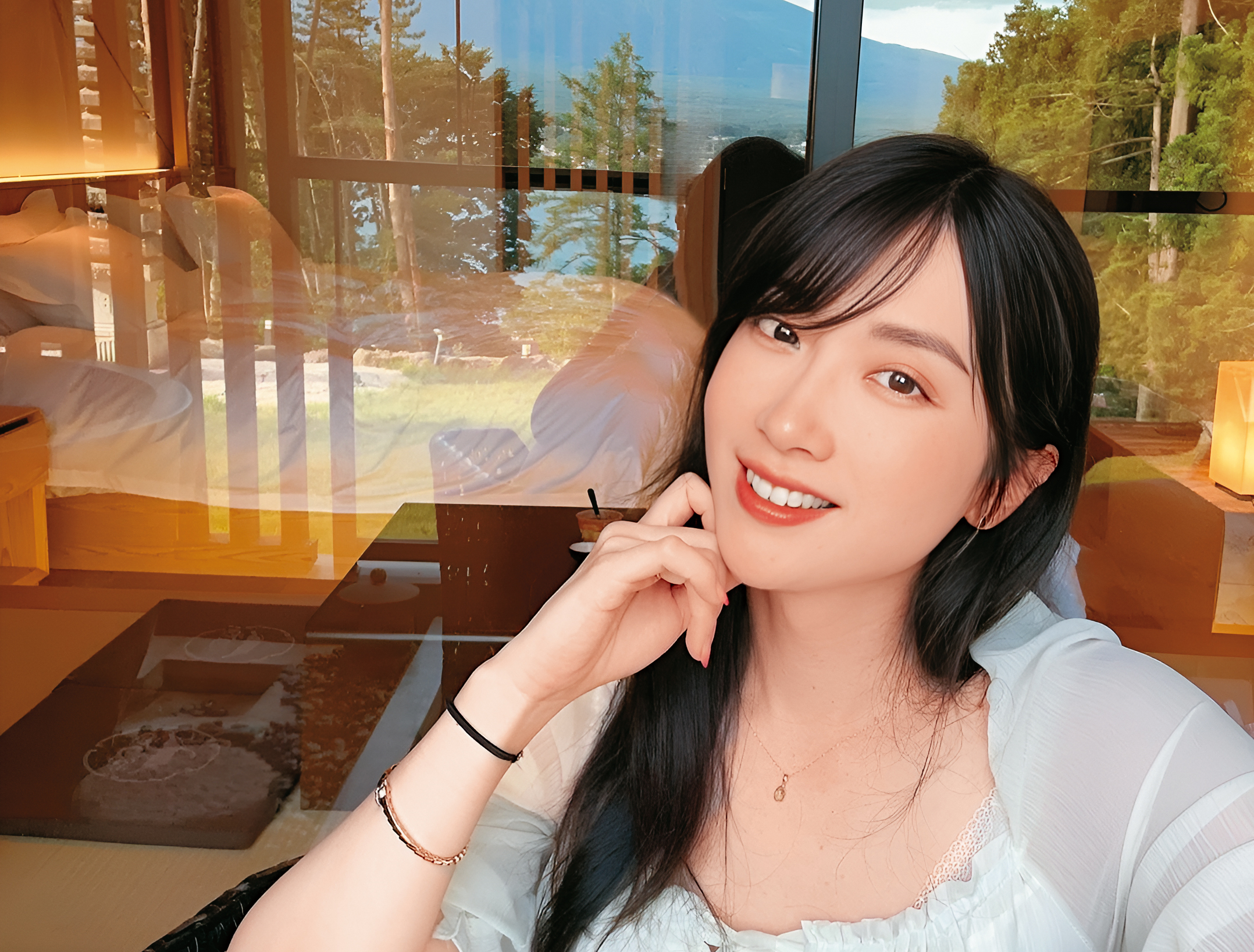 「最美檢察官」陳漢章在IG分享「每日穿搭照」而爆紅，他首度接受本刊專訪，暢談穿女裝的心路歷程。（陳漢章提供）