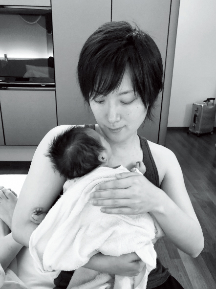 陳漢章與妻育有1子，他平常照顧孩子非常細心，家庭和樂融融。（翻攝陳漢章老婆IG）