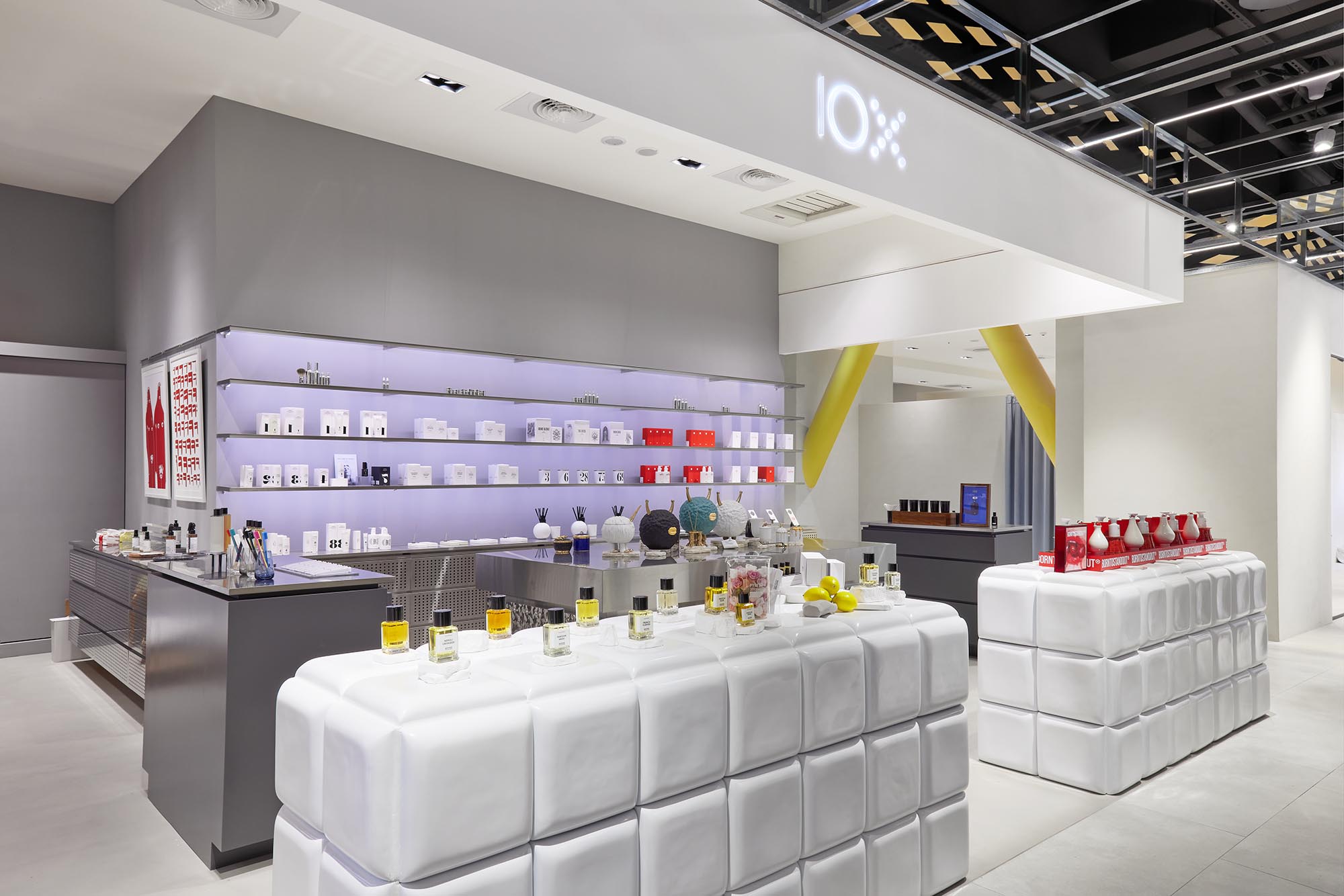 新光三越鑽石塔進駐了全台獨家的前衛潮流香氛選品店「10X」。（新光三越DIAMOND TOWERS提供）