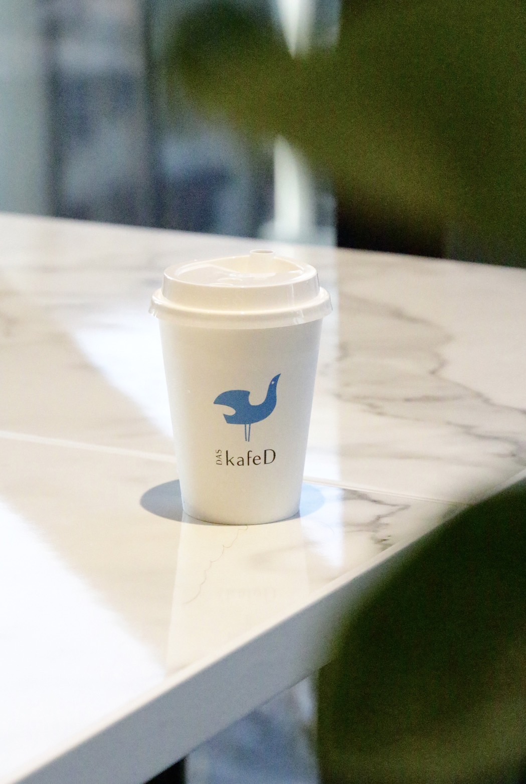 除了內用，「kafeD 咖啡滴」的各品項飲品也都能帶著走。
