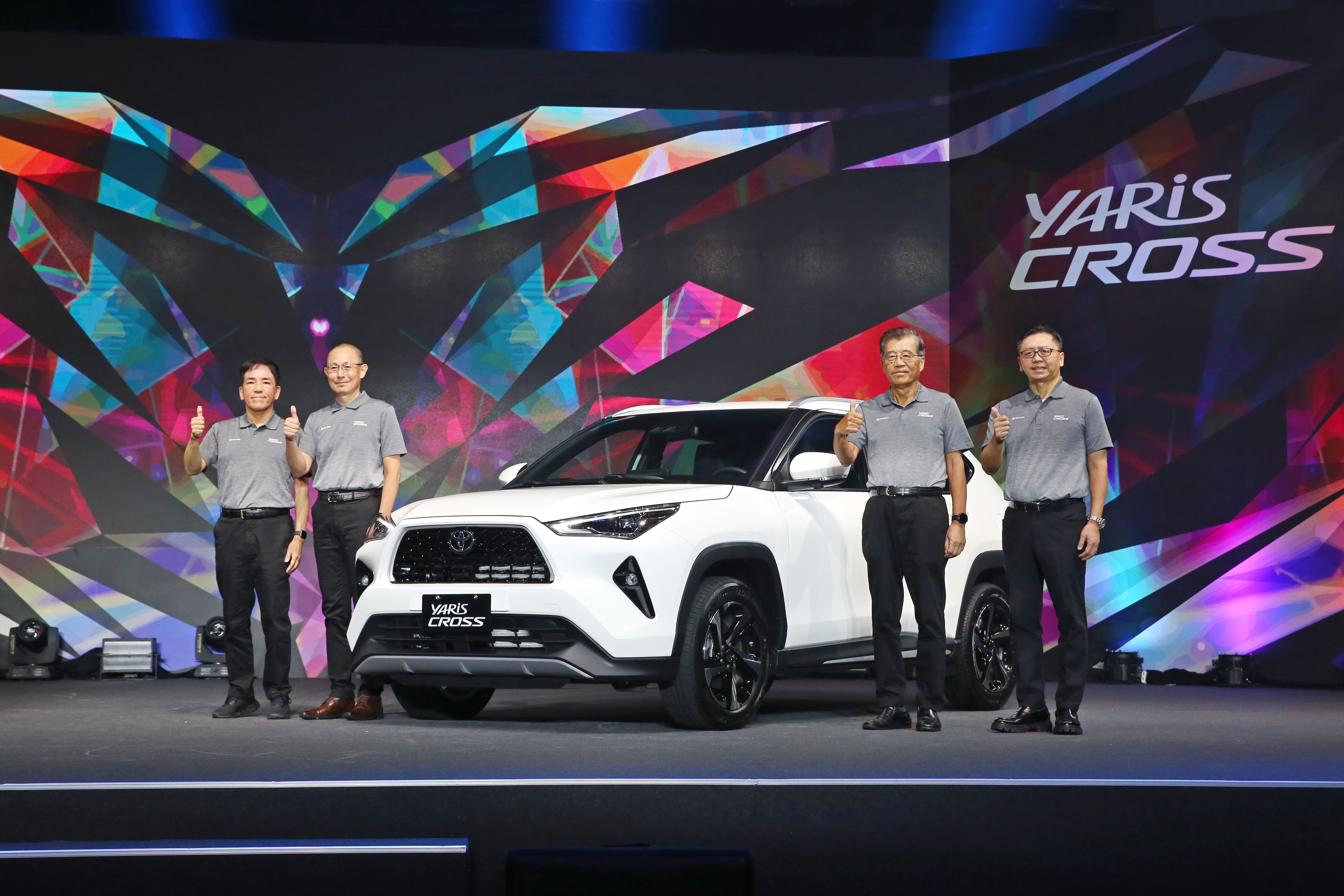 和泰車28日舉辦跨界小鴨YARiS CROSS輕休旅上市發表會。左起為國瑞汽車董事長長沼一生，豐田總工程師宇田徹，和泰董事長黃南光，和泰總經理蘇純興。