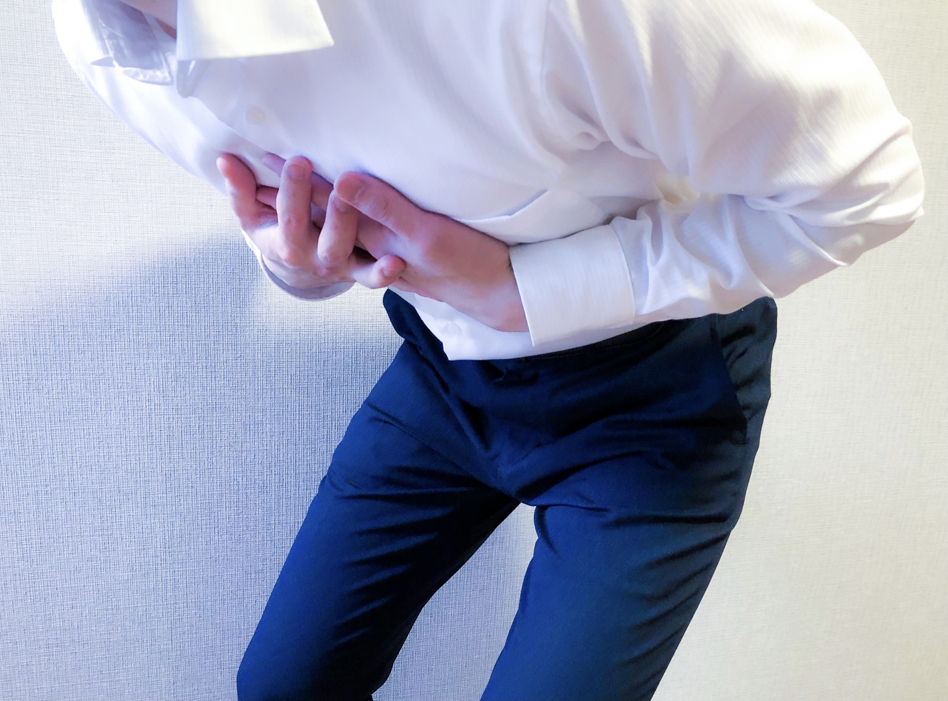 一名40歲男子有高血壓，還長期吃泡麵當宵夜，某天起床突然心肌梗塞。（示意圖，photoAC）