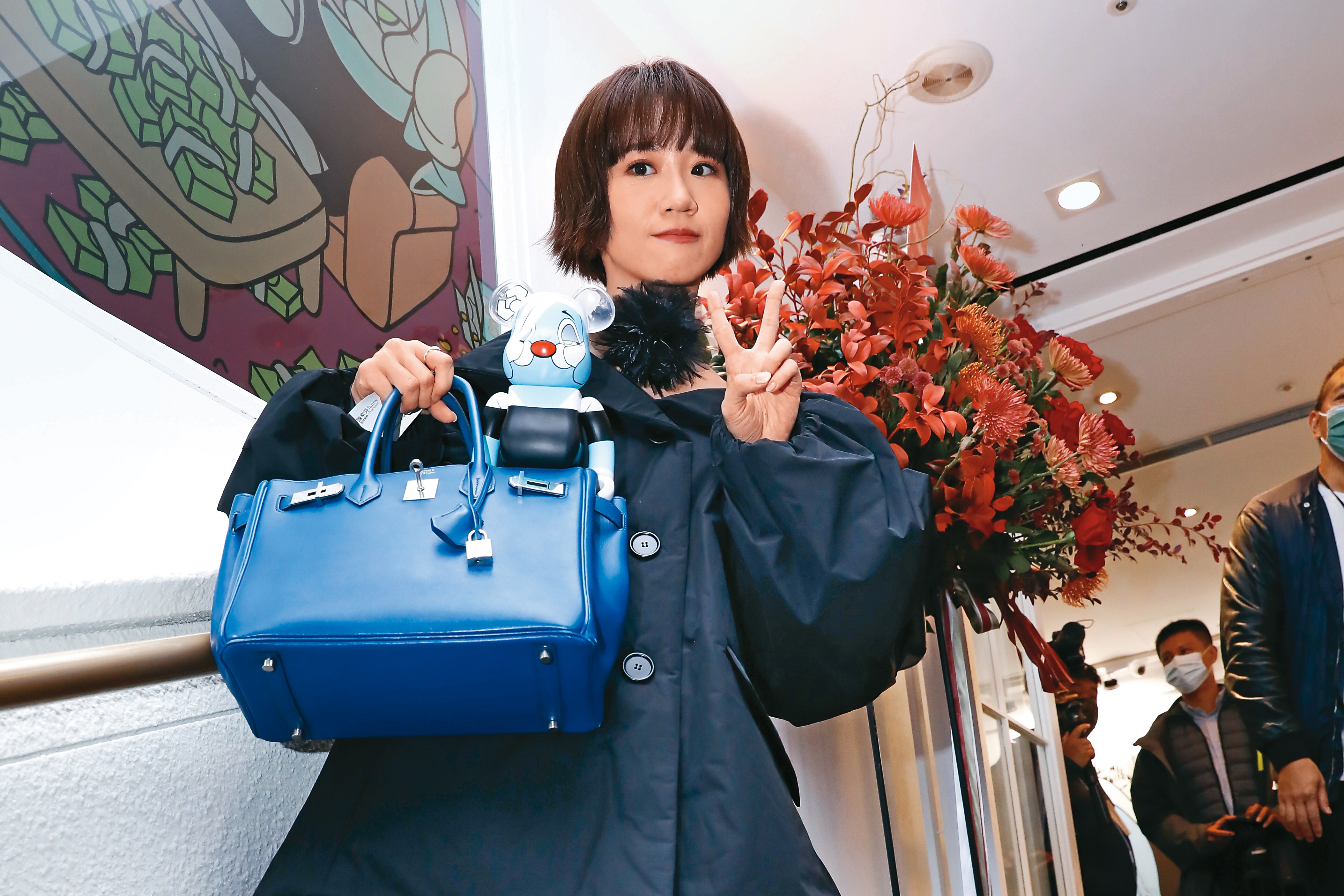 Lulu出席藝術展記者會，手上拿的就是黃子佼贈送，讓她愛不釋手的愛馬仕柏金包。