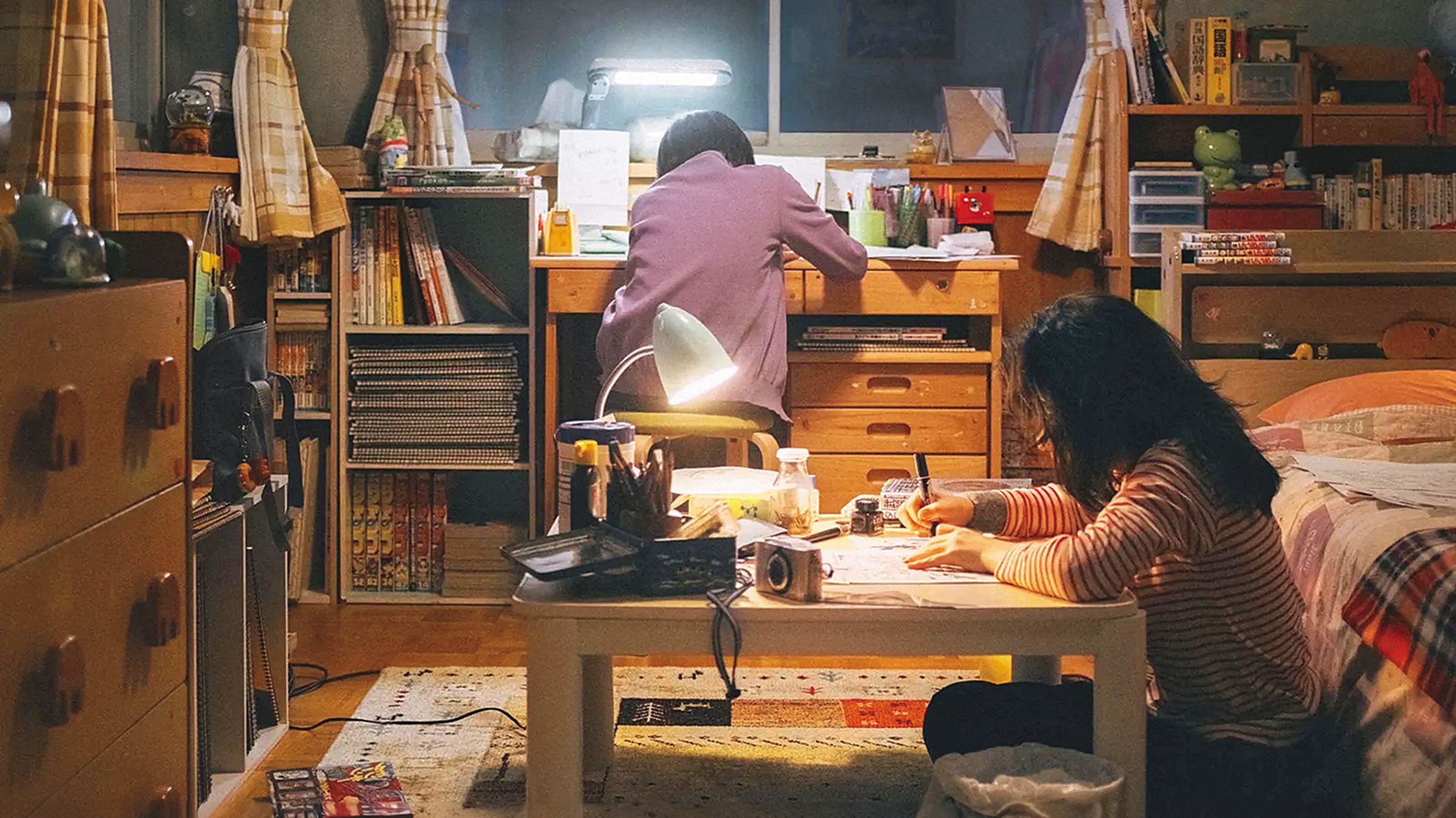 漫畫《驀然回首》以創作者的背影為重要意向。而是枝裕和把四季、背影及作畫的聲響,延伸為電影版的核心敘事。(車庫娛樂提供)