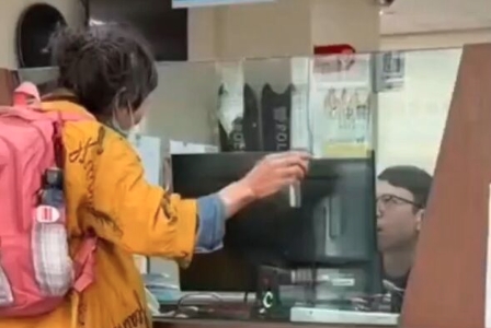 台中一名80多歲阿嬤因印章遺失懷疑家中鬧鬼，竟跑到派出所報案希望警方幫忙「抓鬼」，讓值班員警一度哭笑不得。（翻攝自社會事新聞影音）