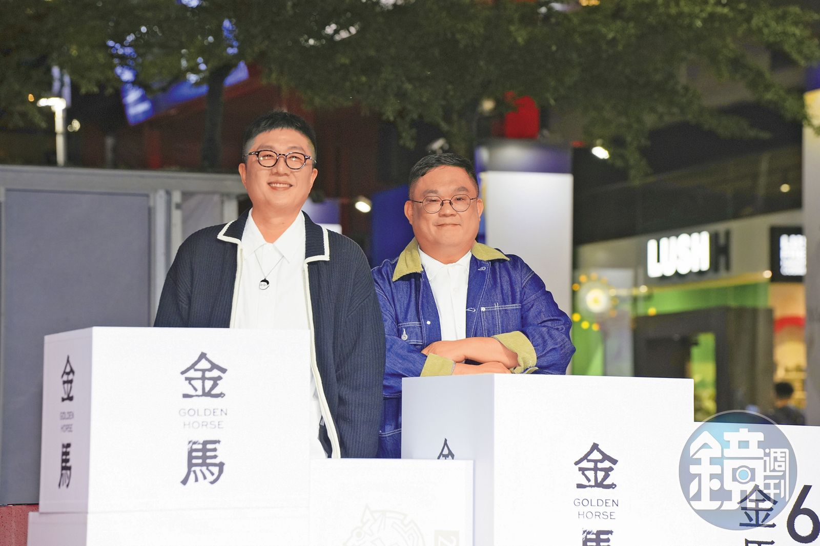導演林孝謙（右）與拍檔編劇呂安弦（左）前作《比悲傷更悲傷的故事》大賣2.4億元，如今再炮製出《陽光女子合唱團》的佳績。