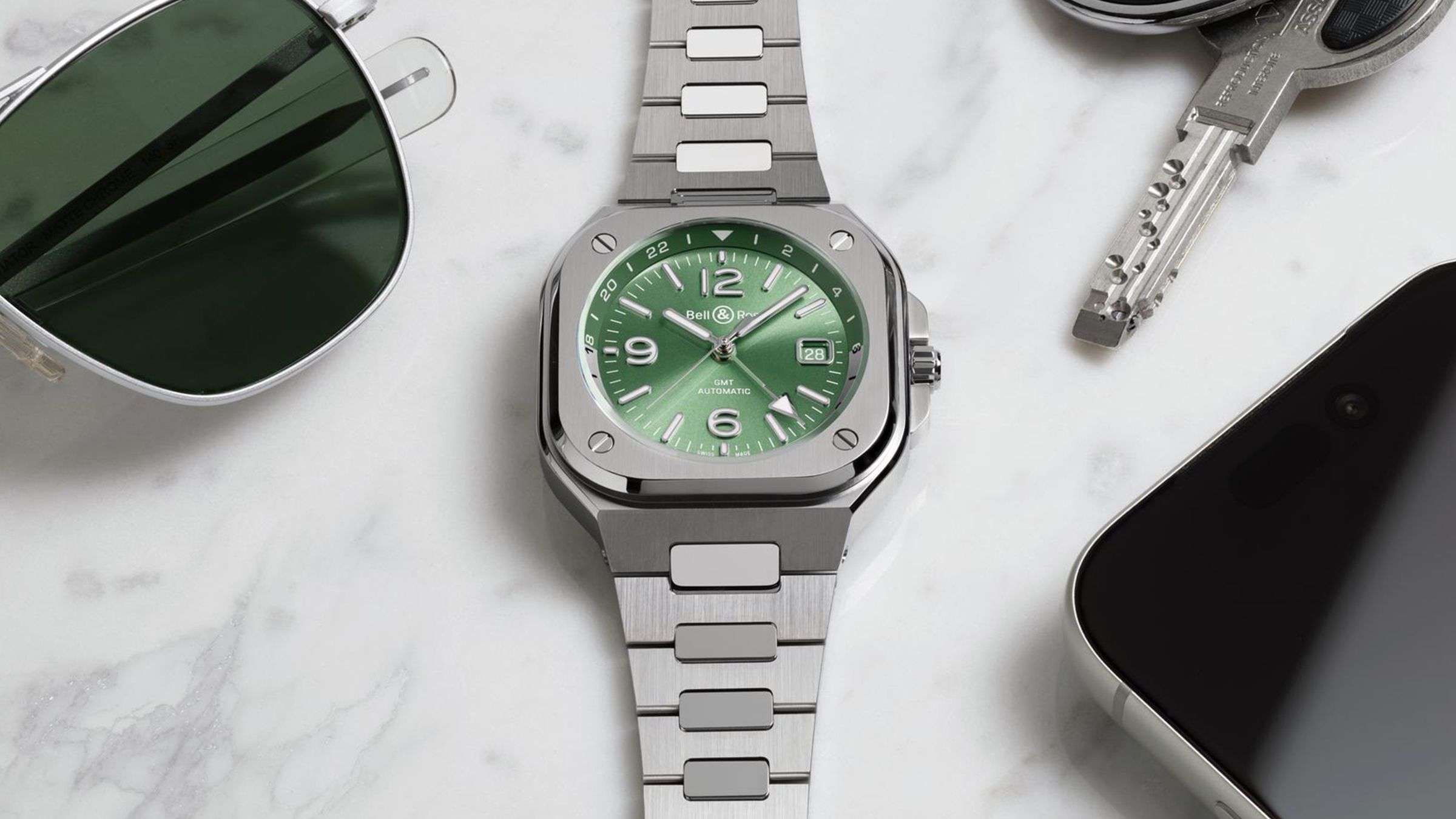 BELL & ROSS BR-05 GMT Green Steel｜錶徑41mm／不鏽鋼錶殼／時、分、秒、日期、兩地時間指示／BR-CAL.325-1自動上鍊機芯／動力儲存約54小時／定價NT$188,000