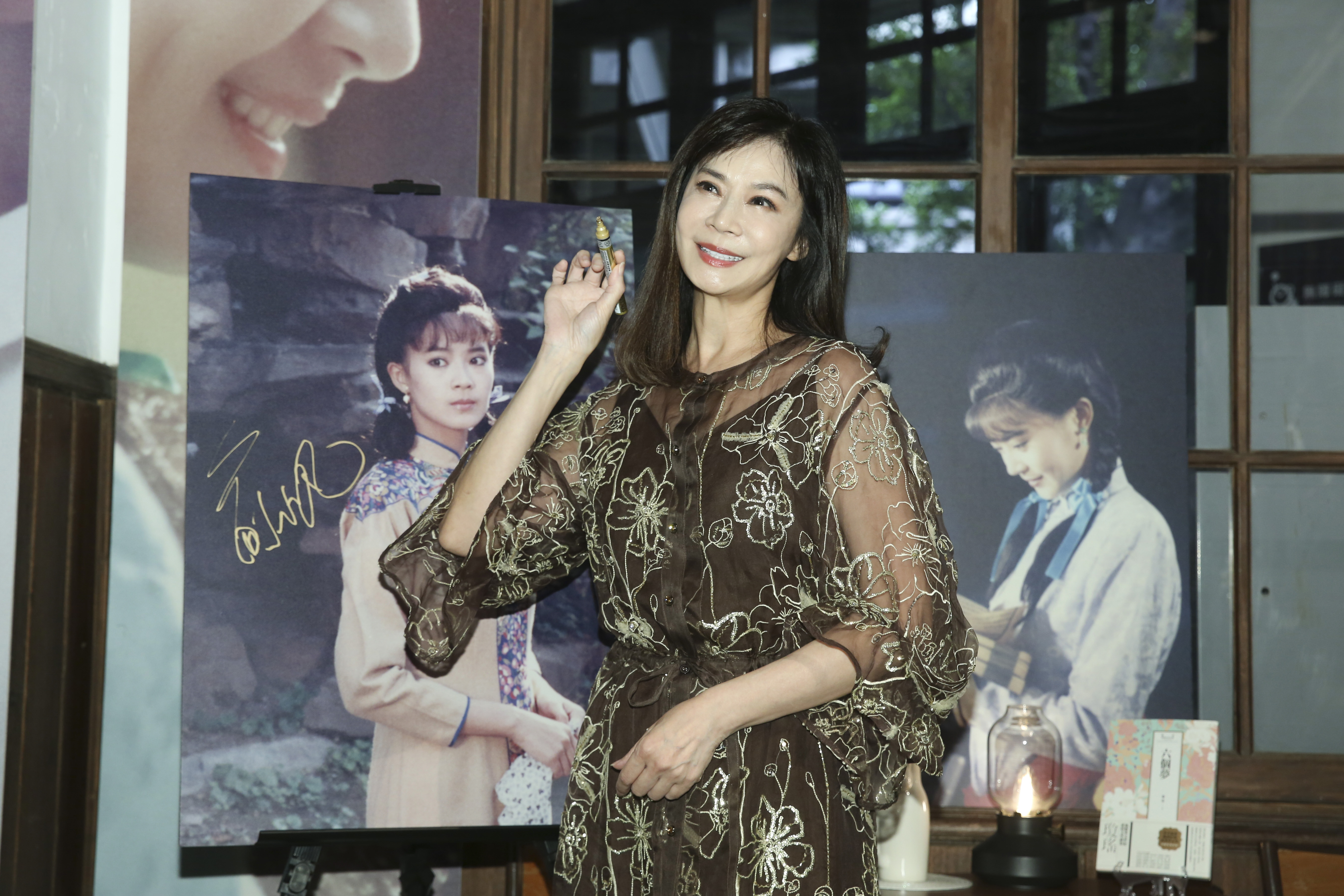 俞小凡20多年未曾公開露臉。