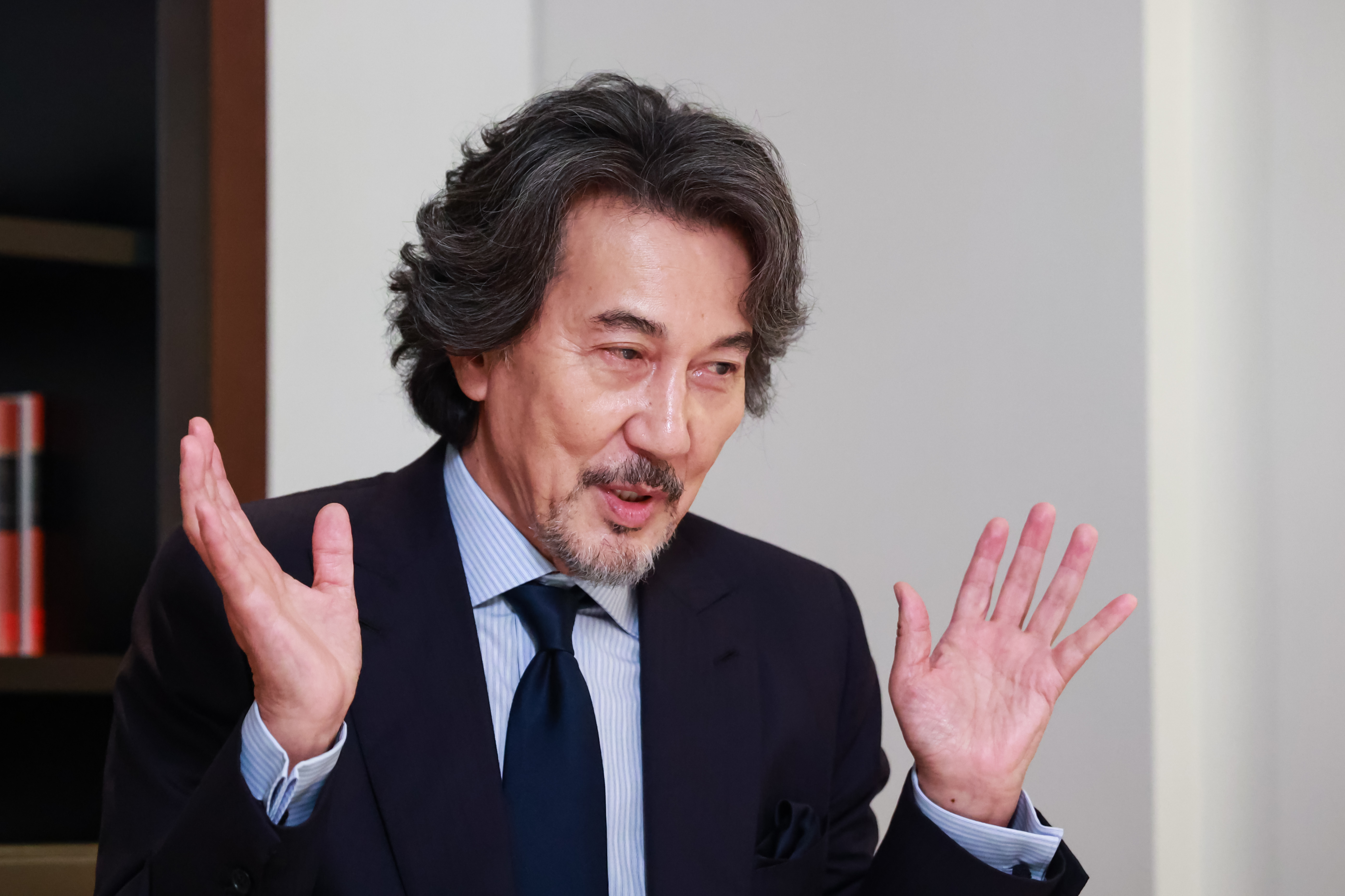 役所廣司首度與文溫德斯導演合作,在某些拍攝鏡頭上感受到溫德斯導演對小津安二郎的致敬。(甲上娛樂提供)