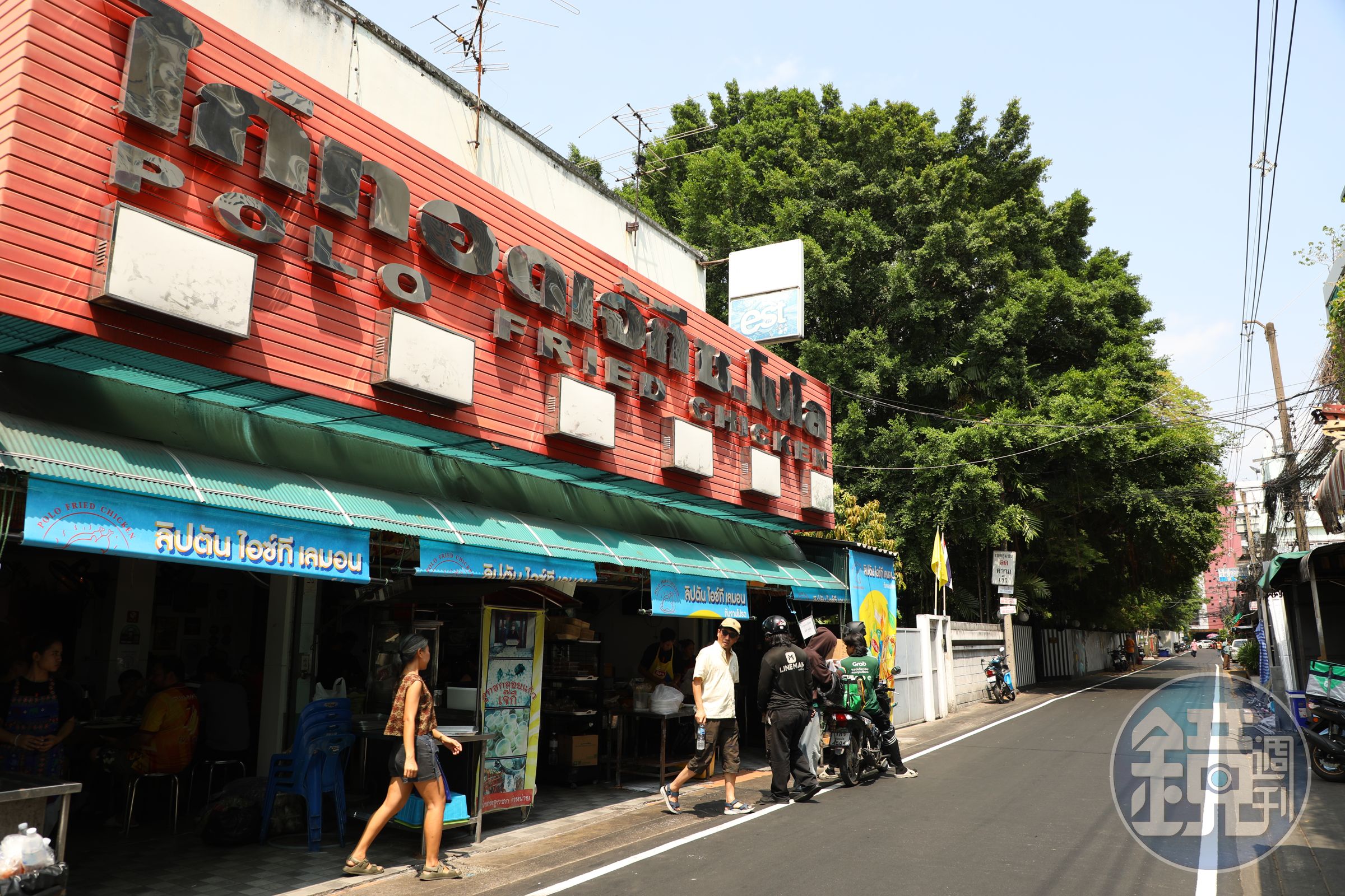  「Gai Tord Jae Kee」總店位在小巷內，同一條巷子還有另一家分店。