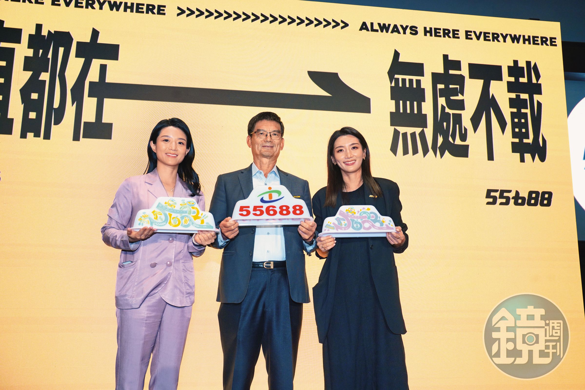 台灣大車隊執行長林念臻(左一)站上「20週年品牌記者會」,親自為外界解說台灣大車隊發展現況。