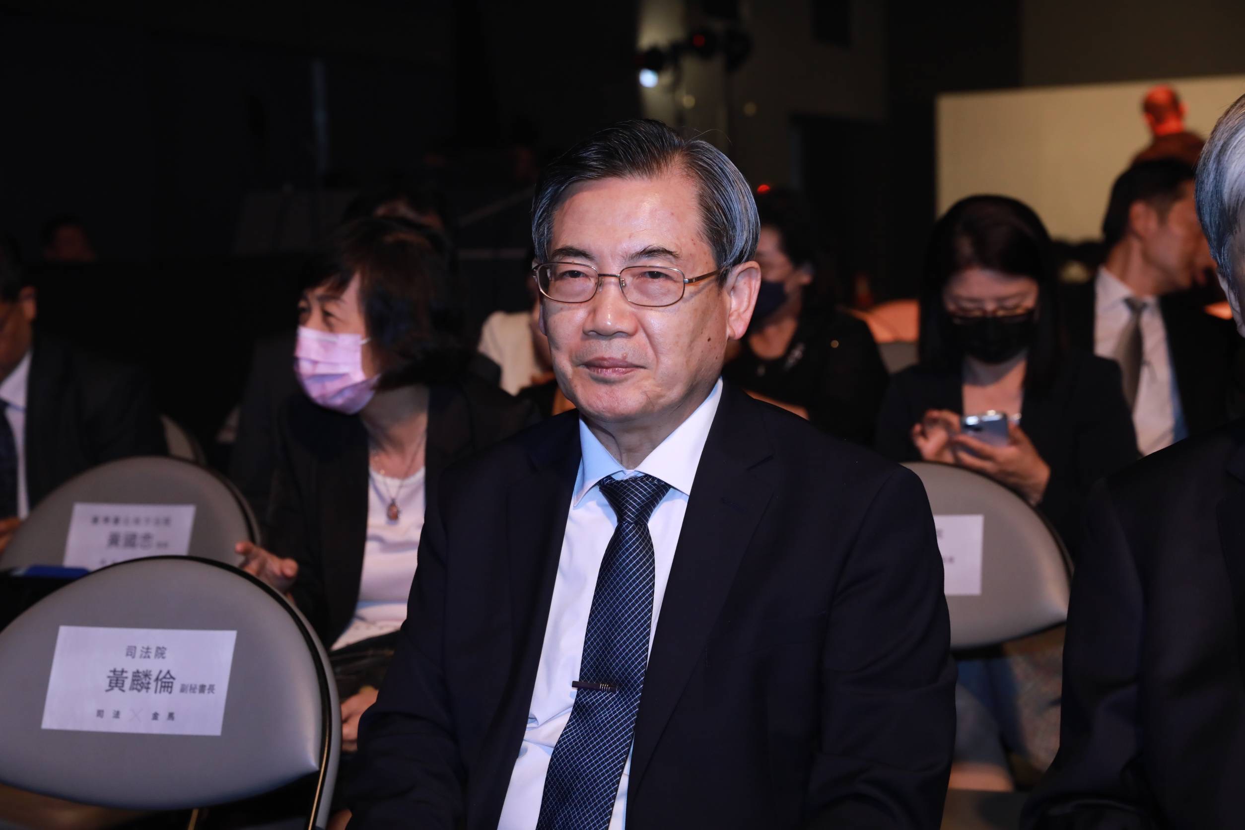 司法院祕書長三龍今獲准退職，訂10月1日生效。