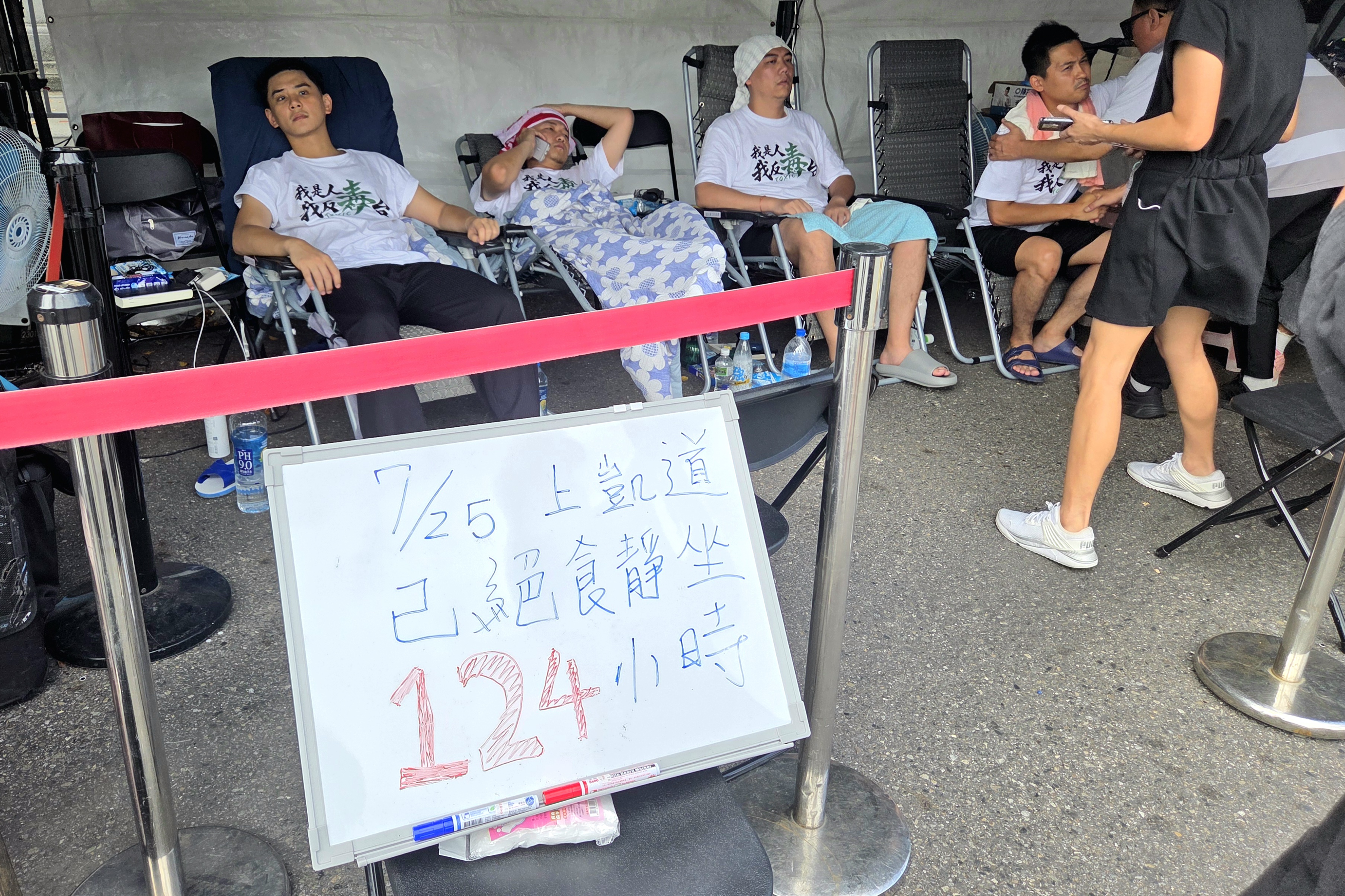 批蔣萬安、盧秀燕鬧事　國民黨青年軍現身凱道喊話：725不如去大稻埕看煙火