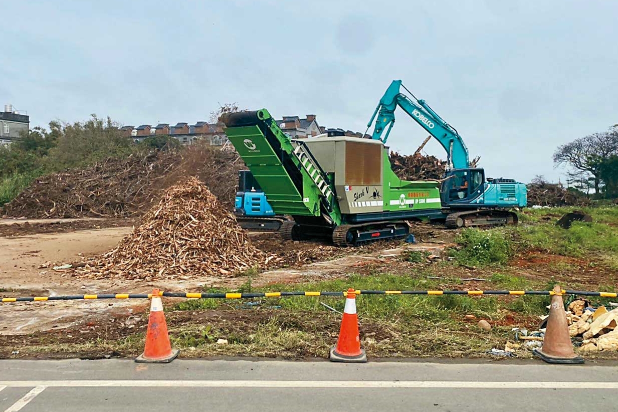 原本需移植的600多棵樹木，遭利德要求砍伐後絞碎成堆肥。（讀者提供）