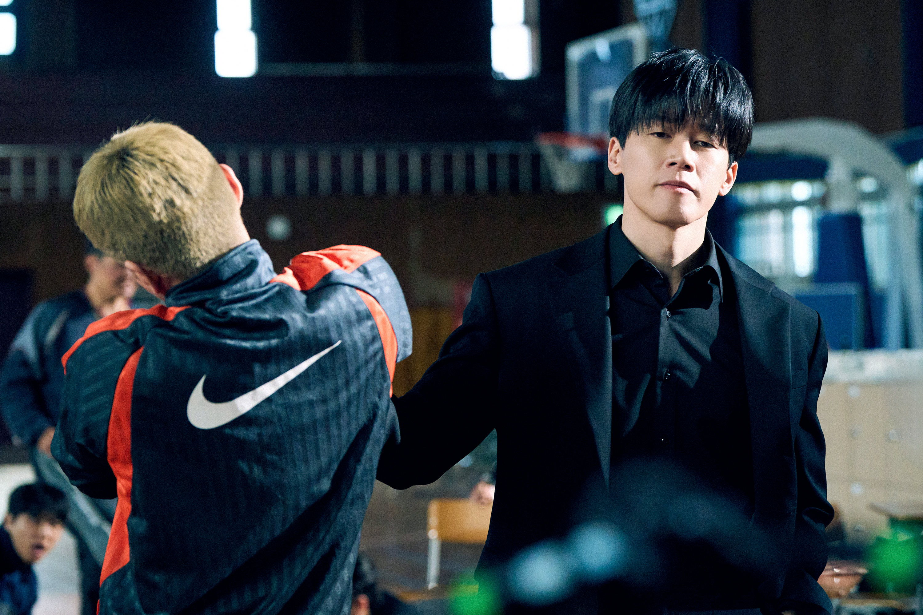 因《鐵拳教育》爆紅的金武烈，以「西裝暴徒」形象圈粉無數。（Netflix提供）
