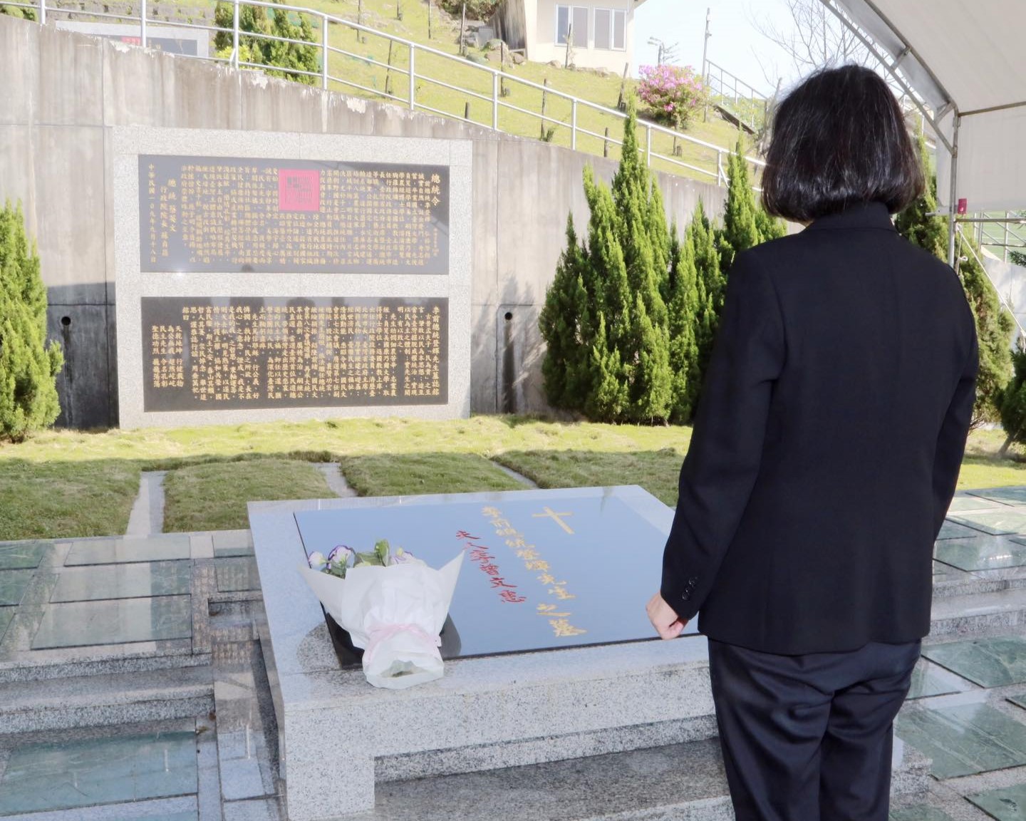 蔡英文今日前往五指山向已故前總統李登輝致敬。（翻攝蔡英文臉書）