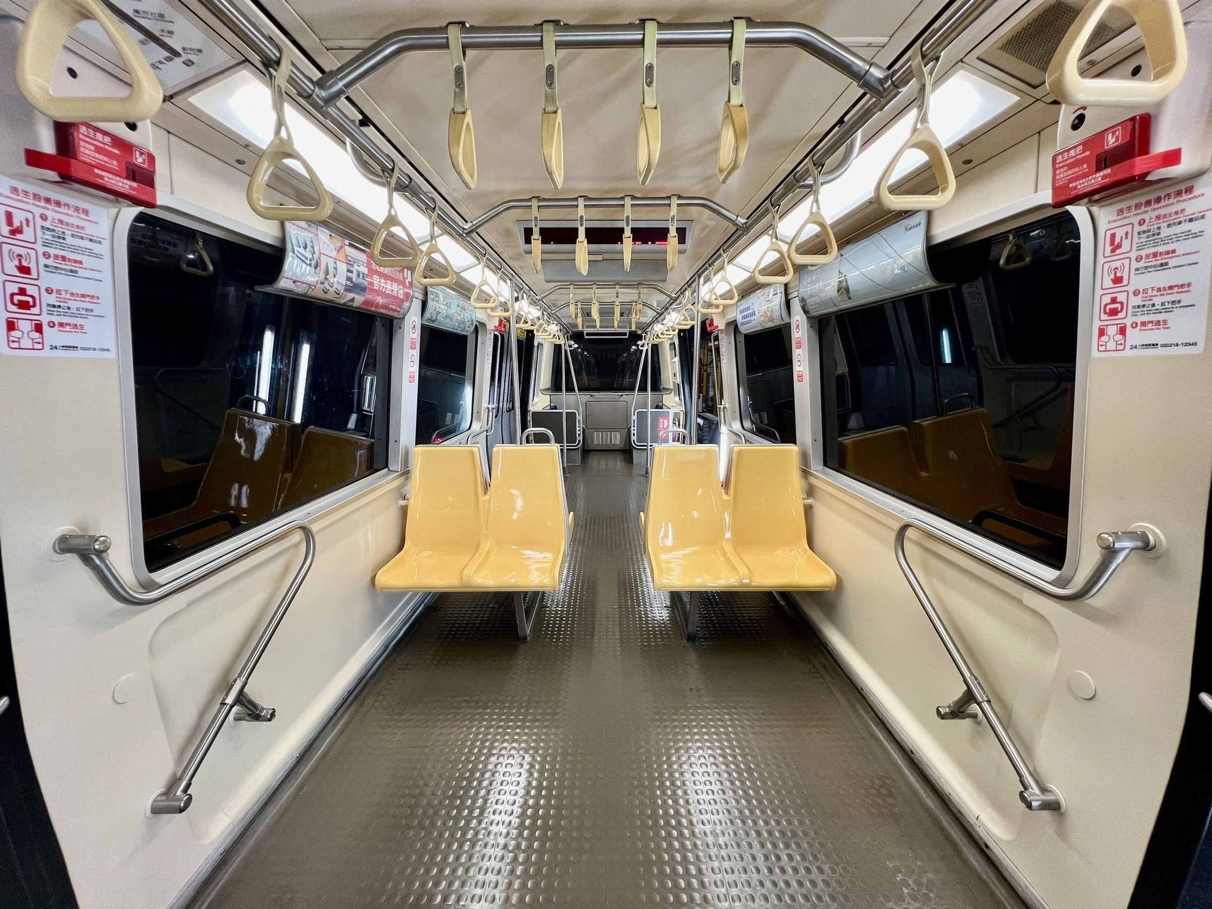 台北捷運公司表示,優化完成後的列車,每列車的總載客數從約400名增加至約420名,顯著提高尖峰運量。(台北捷運提供)