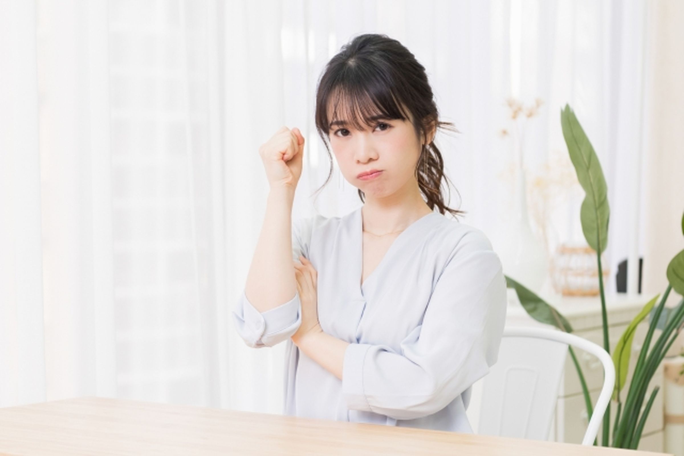一名人妻分享，大姑、小姑要求送婆婆禮物費用平分，結果被她一段話反擊。（示意圖，photoAC）