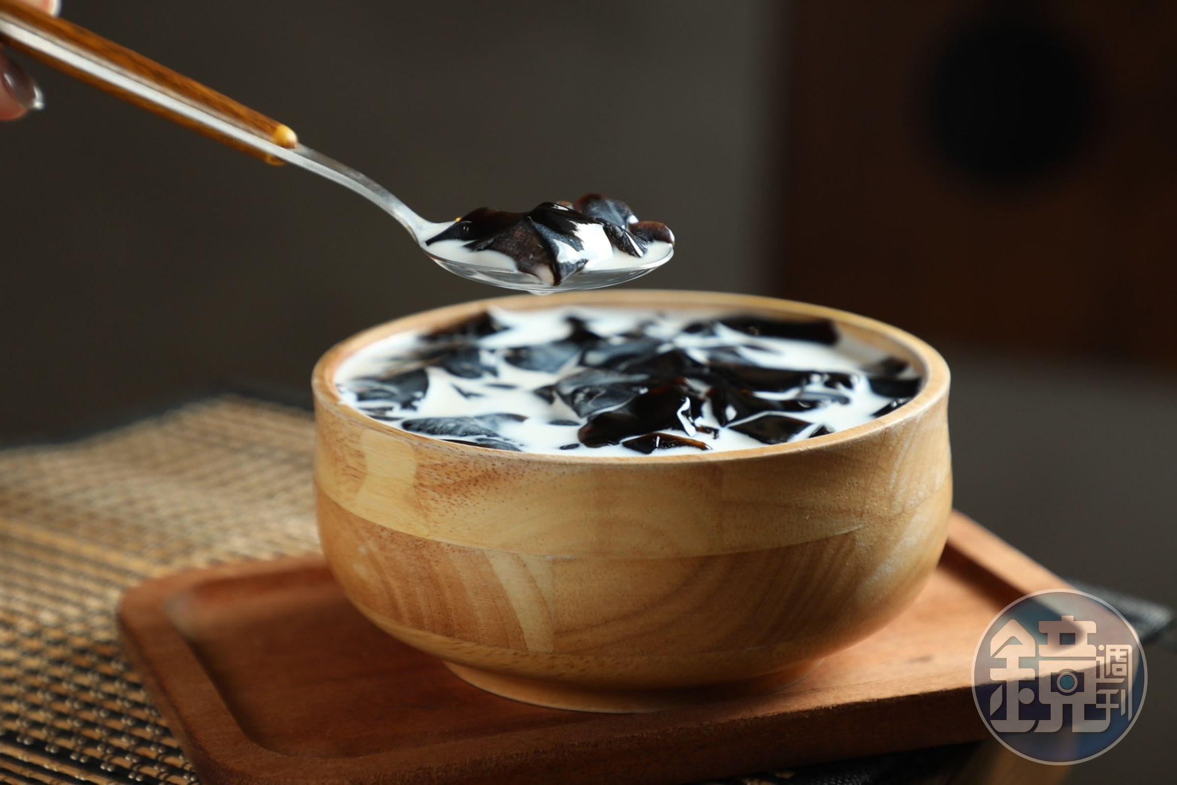「奶油球仙草」以帶有青草風味的滑溜仙草結合奶油球,是經典不敗的古早味。(45元/份)