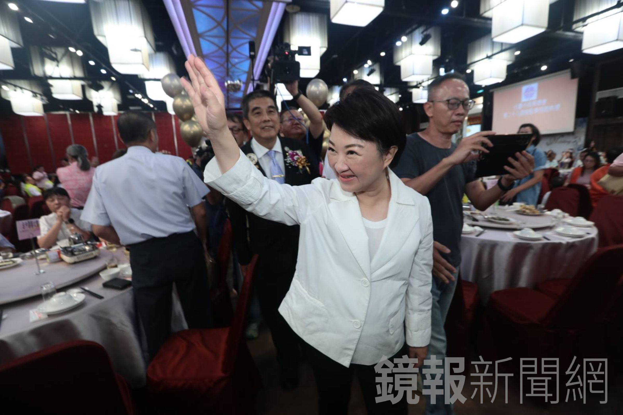 台中市長盧秀燕今天表態拒絕接任國民黨主席，「我曾經說過：最困難的時候，媽媽會留在家。」（鏡報林煒凱攝）