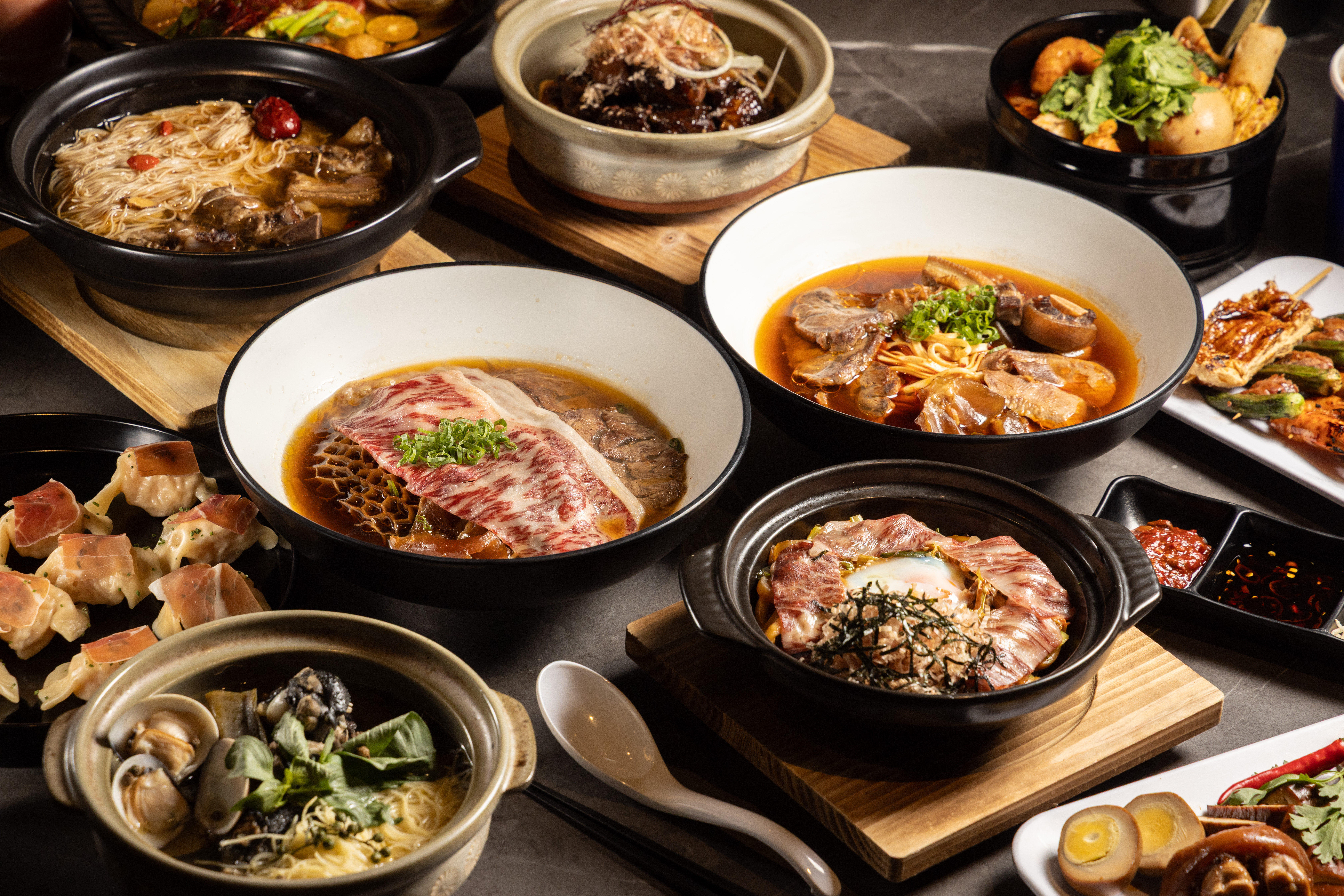 ONCOR力邀國際名廚江振誠跨刀設計餐點，全新系列小吃麵，不僅美味還能吃得很飽足。