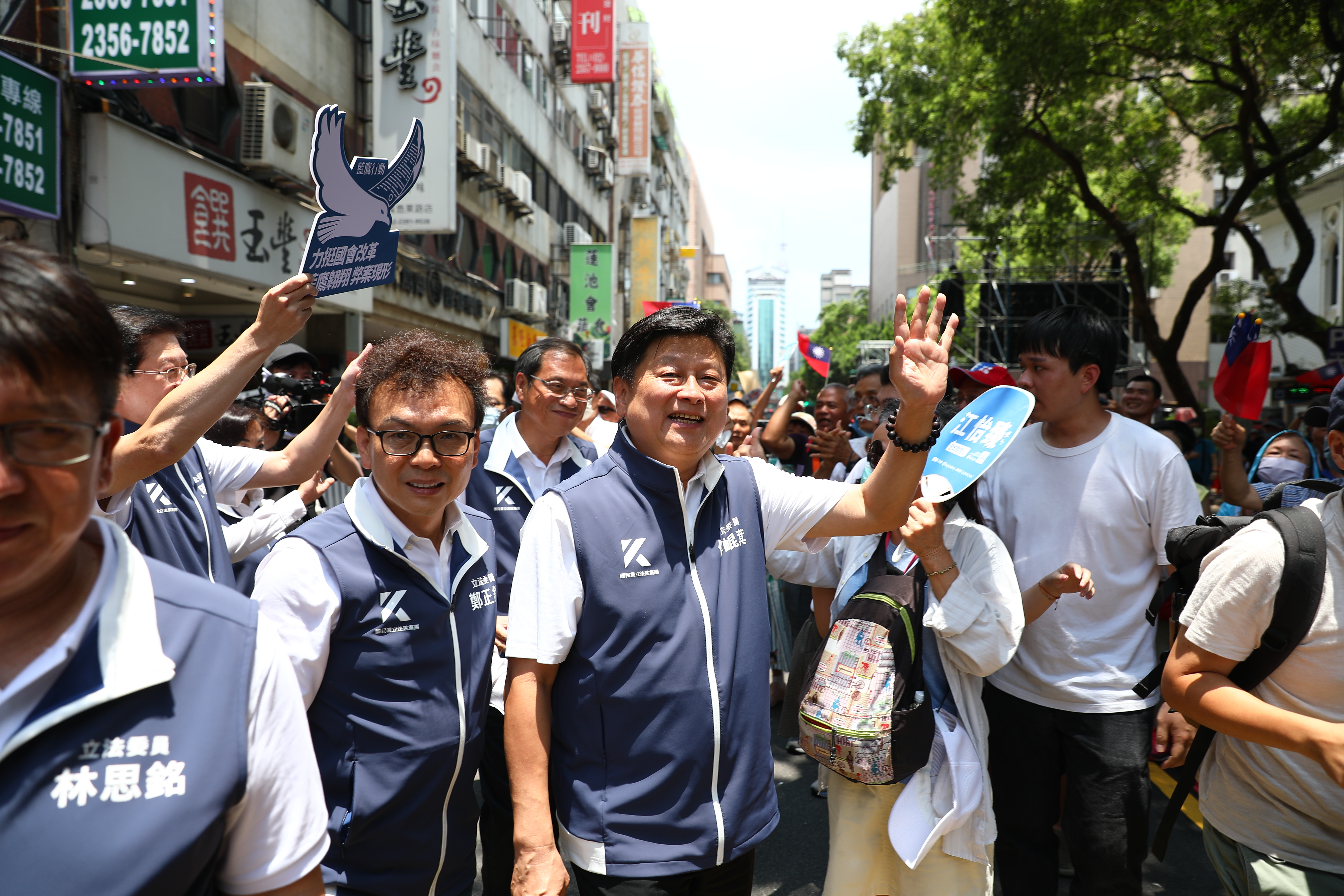 國民黨動員藍鷹行動力挺修法。
