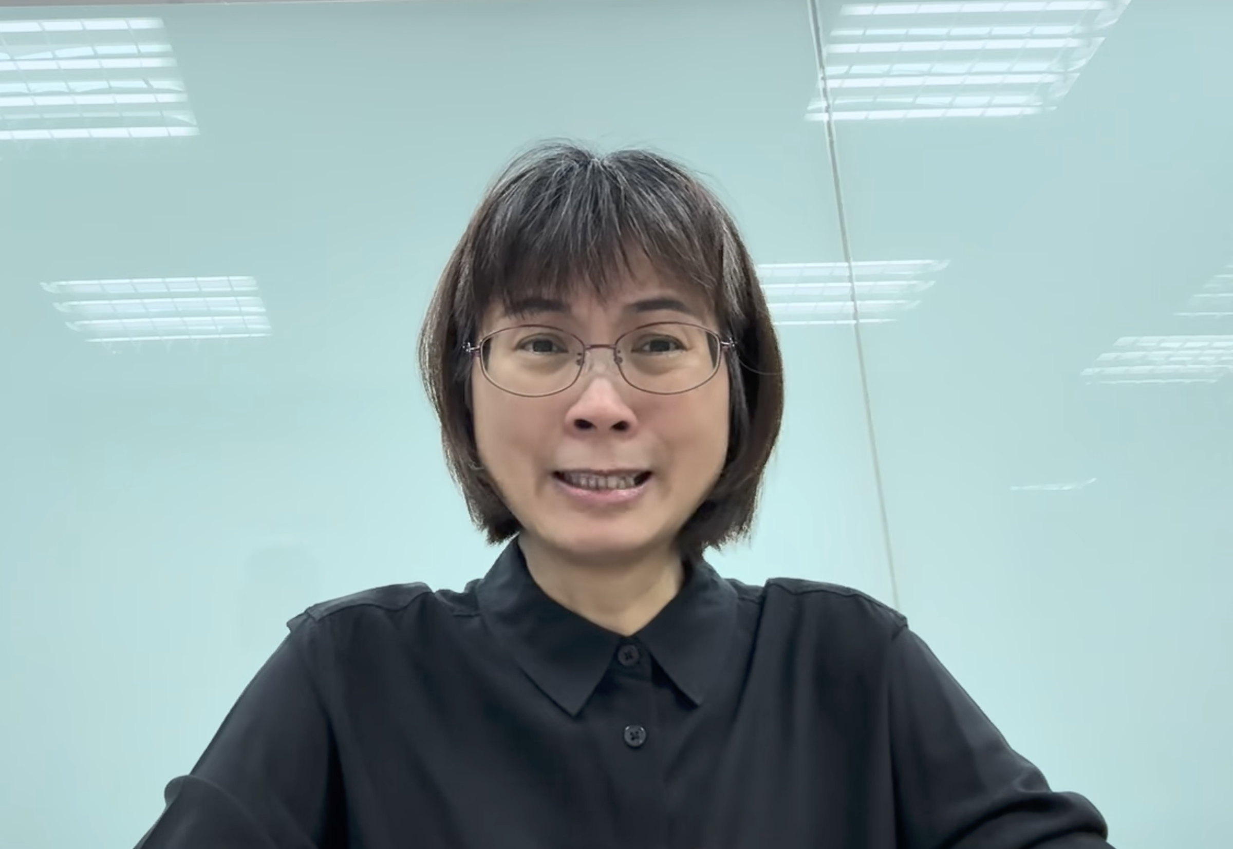 謝宜容早前以錄影方式道歉,但難平息眾怒。(翻攝自YouTube)