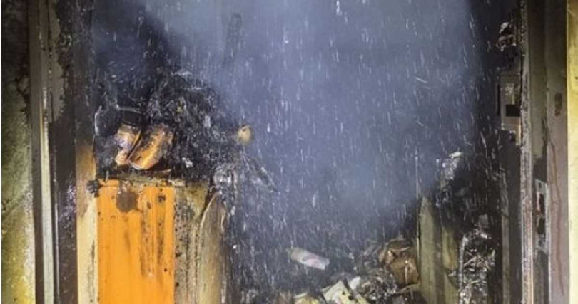 韓京畿道烏山市一棟公寓因住戶試圖火燒蟑螂引發火災，導致整棟建築受損且有人命傷亡。（京畿消防提供）