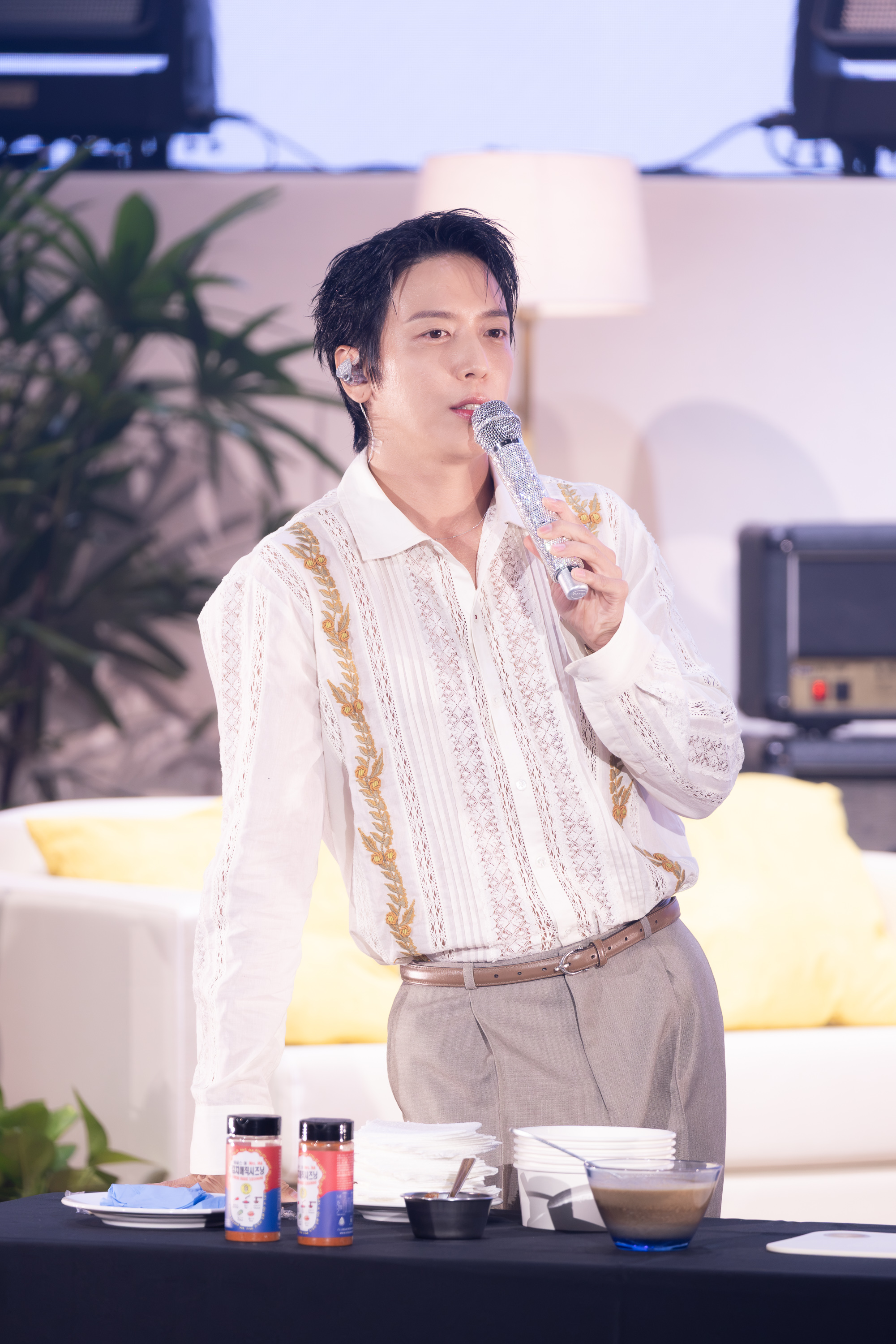 鄭容和親自下廚作涼麵送給粉絲。（COME ON JKSSP提供）