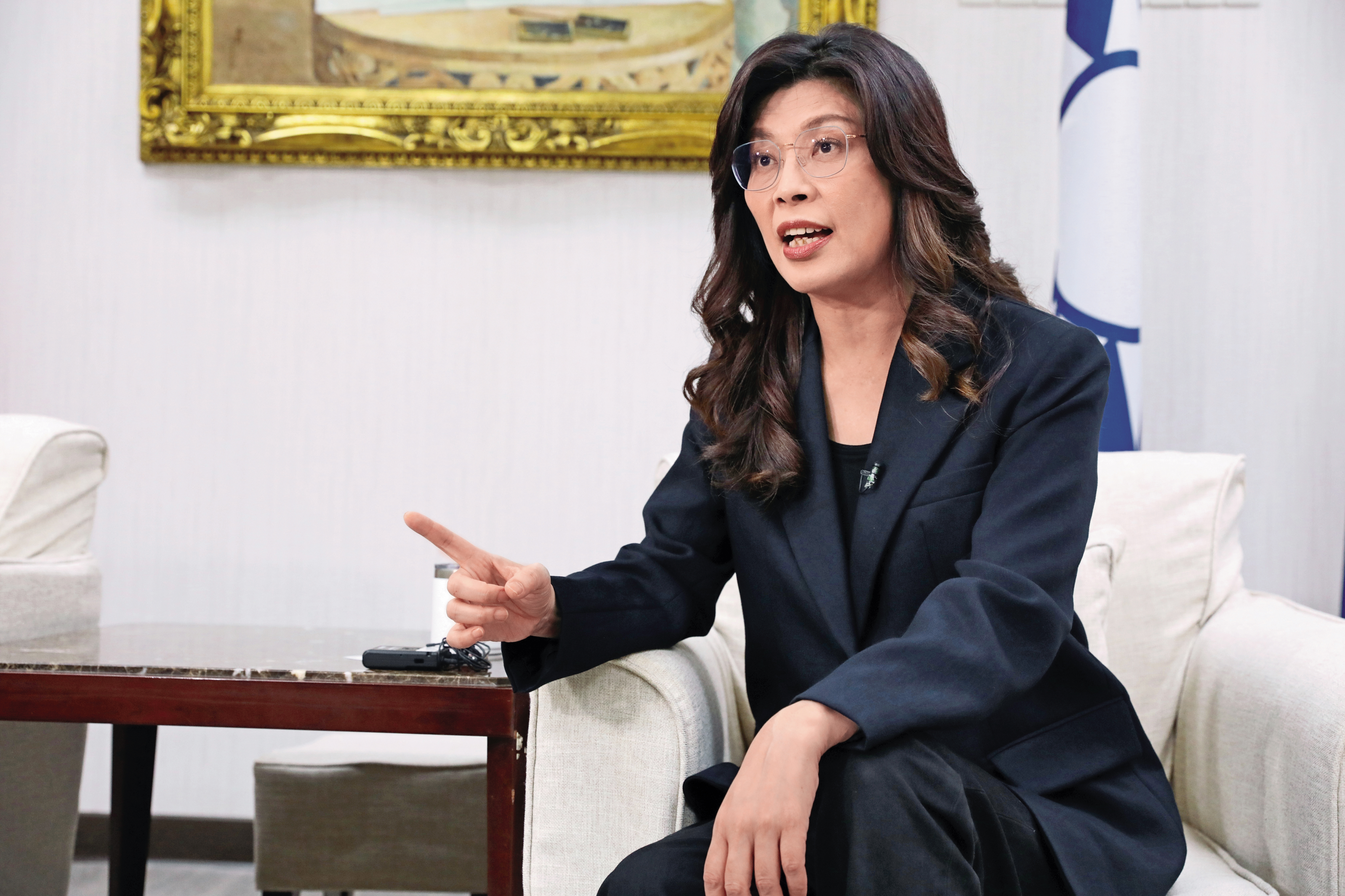 鄭麗文直言，民眾厭倦以民進黨意識形態治國，不該把任何議題泛政治化。