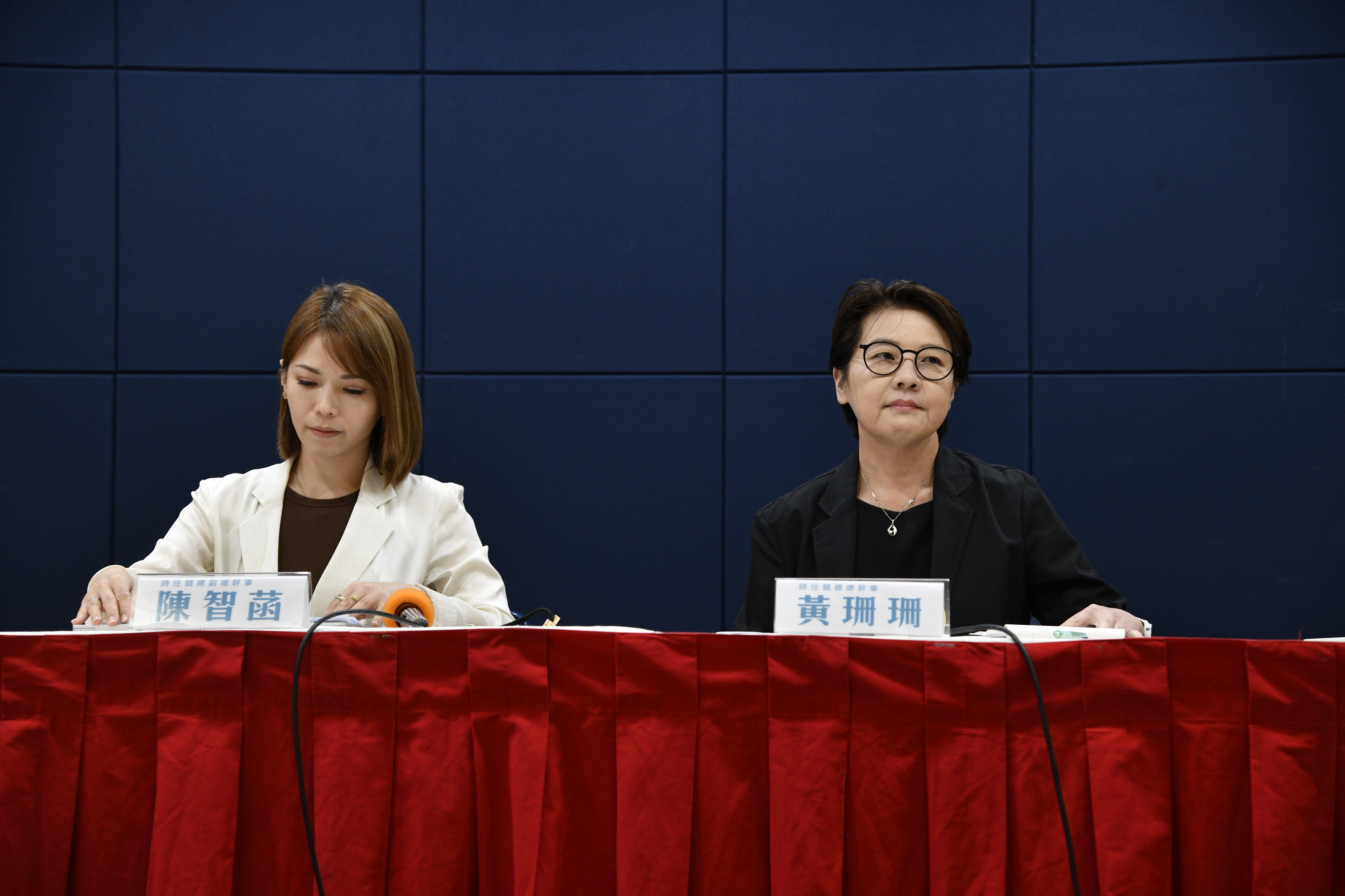 民眾黨昨（19日）下午舉行首場查帳進度記者會，黃珊珊及陳智菡出面主持。