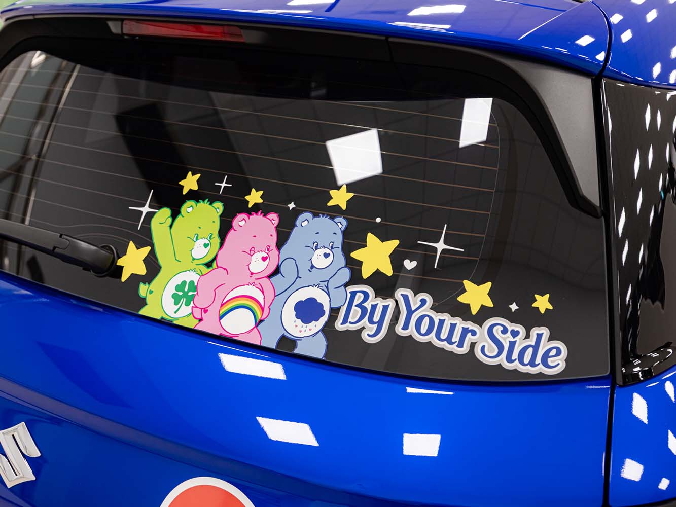 特仕車在車輛多處擁有專屬的彩貼。