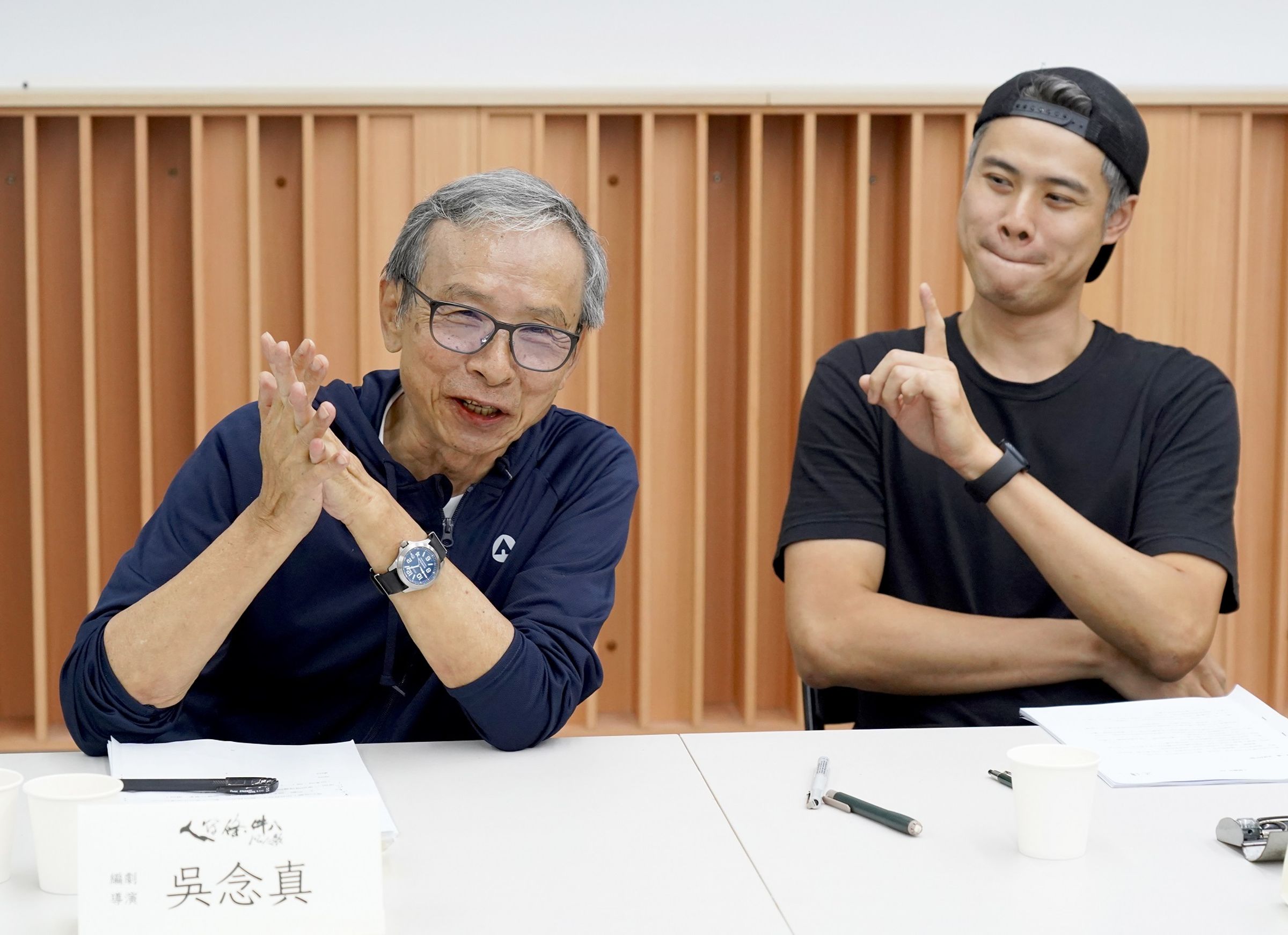 吳念真(左)新作《人間條件八-凡人歌》,找來吳定謙擔任執行導演,父子首度攜手挑戰喜劇。(綠光創藝提供)