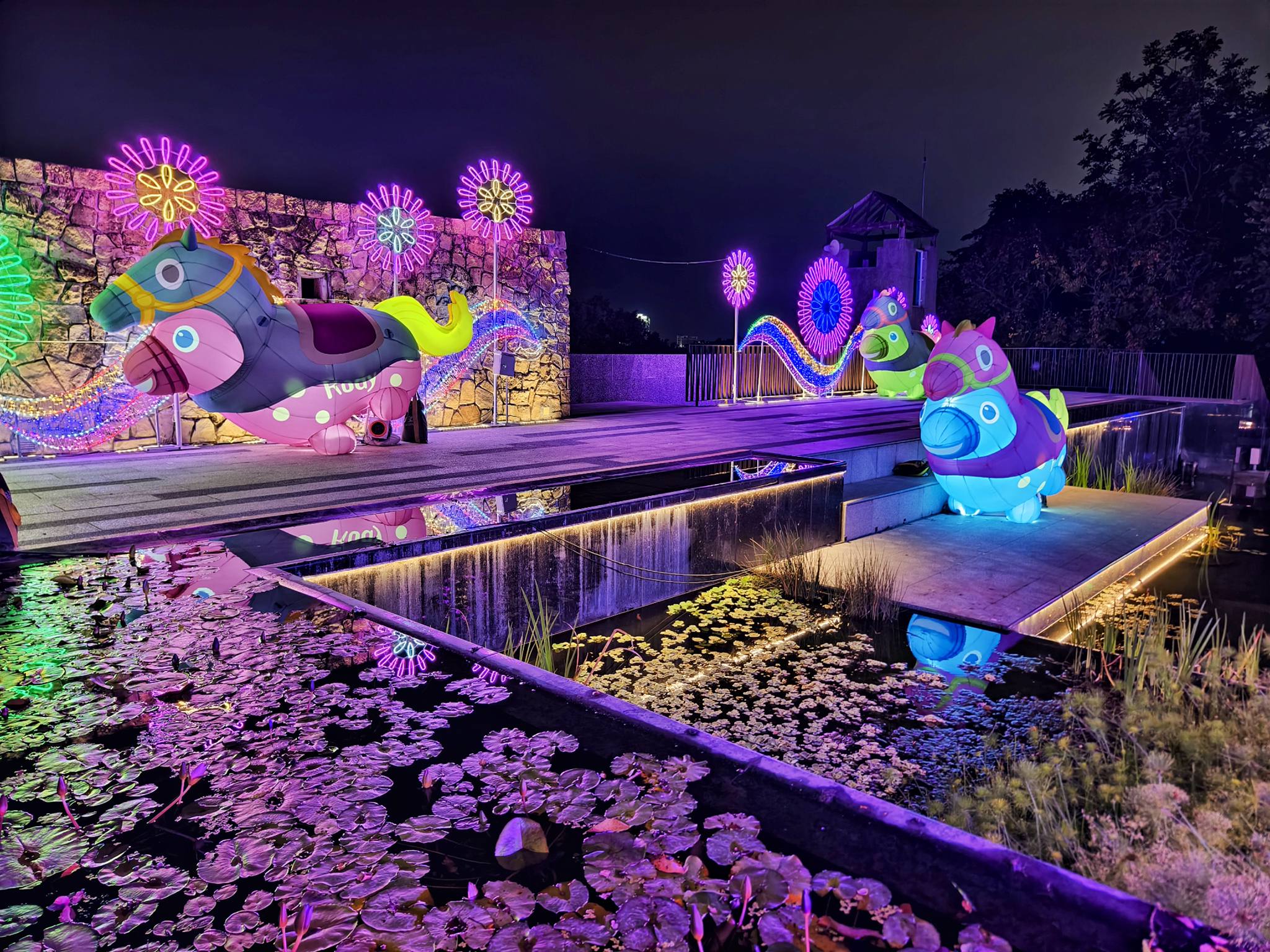 2026彰化月影燈季以「跳跳馬戲團」為主題,在八卦山璀璨登場。(圖/彰化縣政府提供)