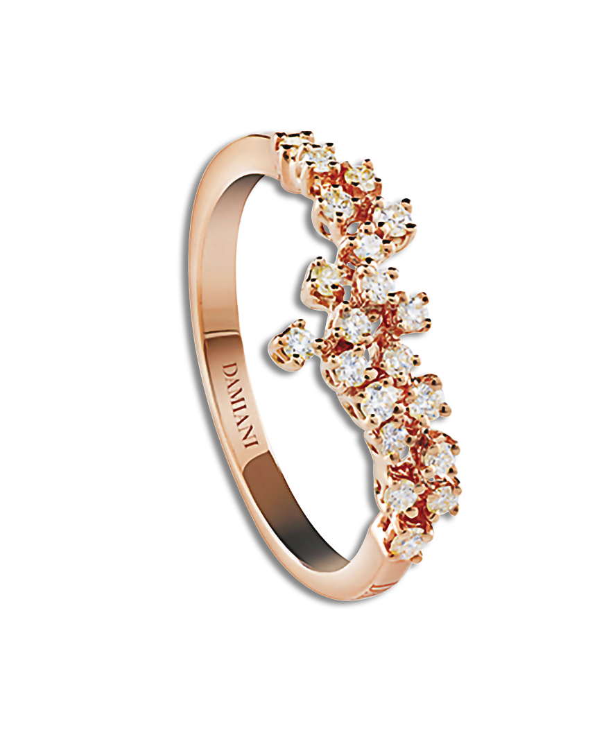Mimosa 18K玫瑰金V形鑽石戒指。NT$75,900（DAMIANI提供）