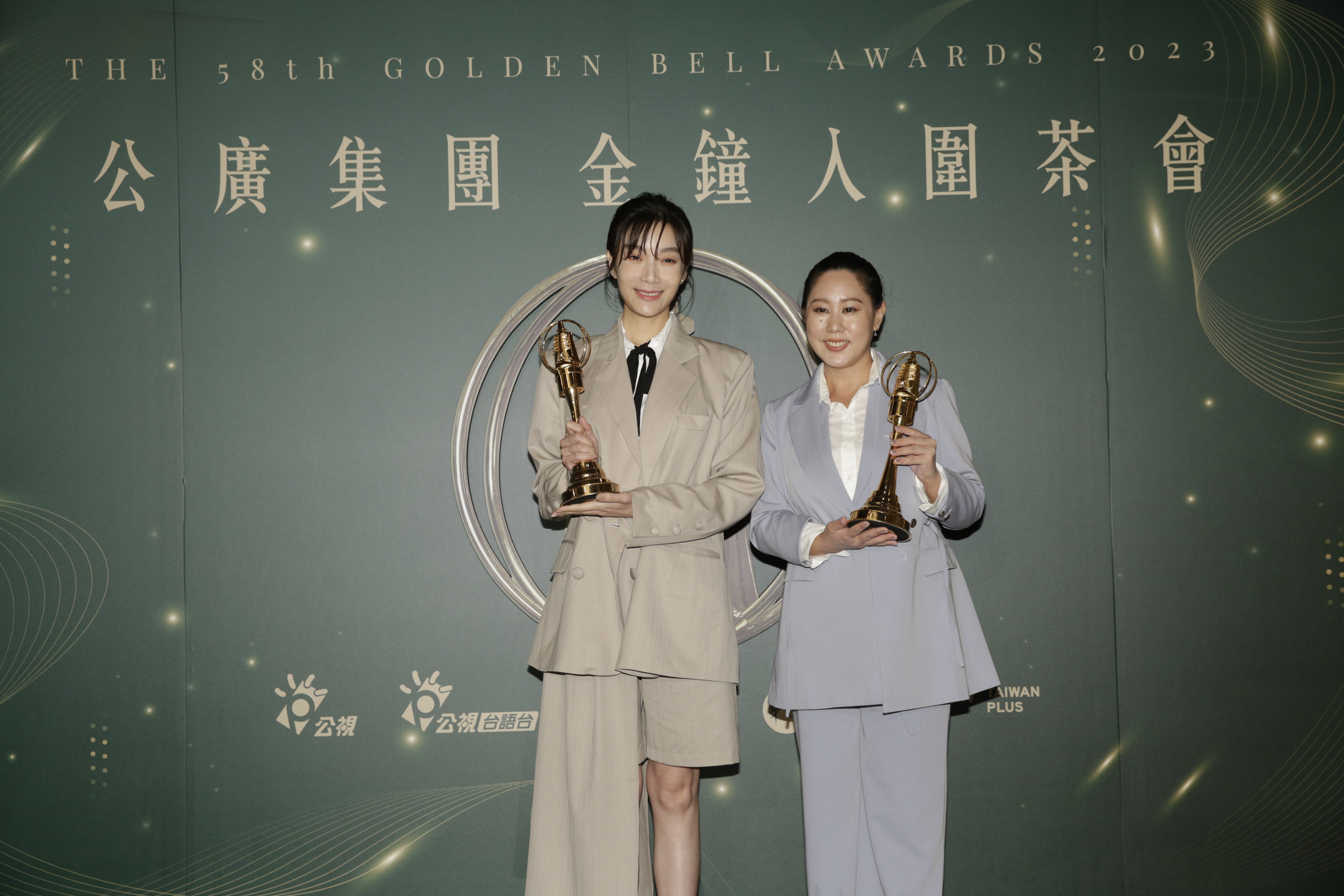 蔡淑臻（左）和入圍新人獎項的蘇瀅（右）。