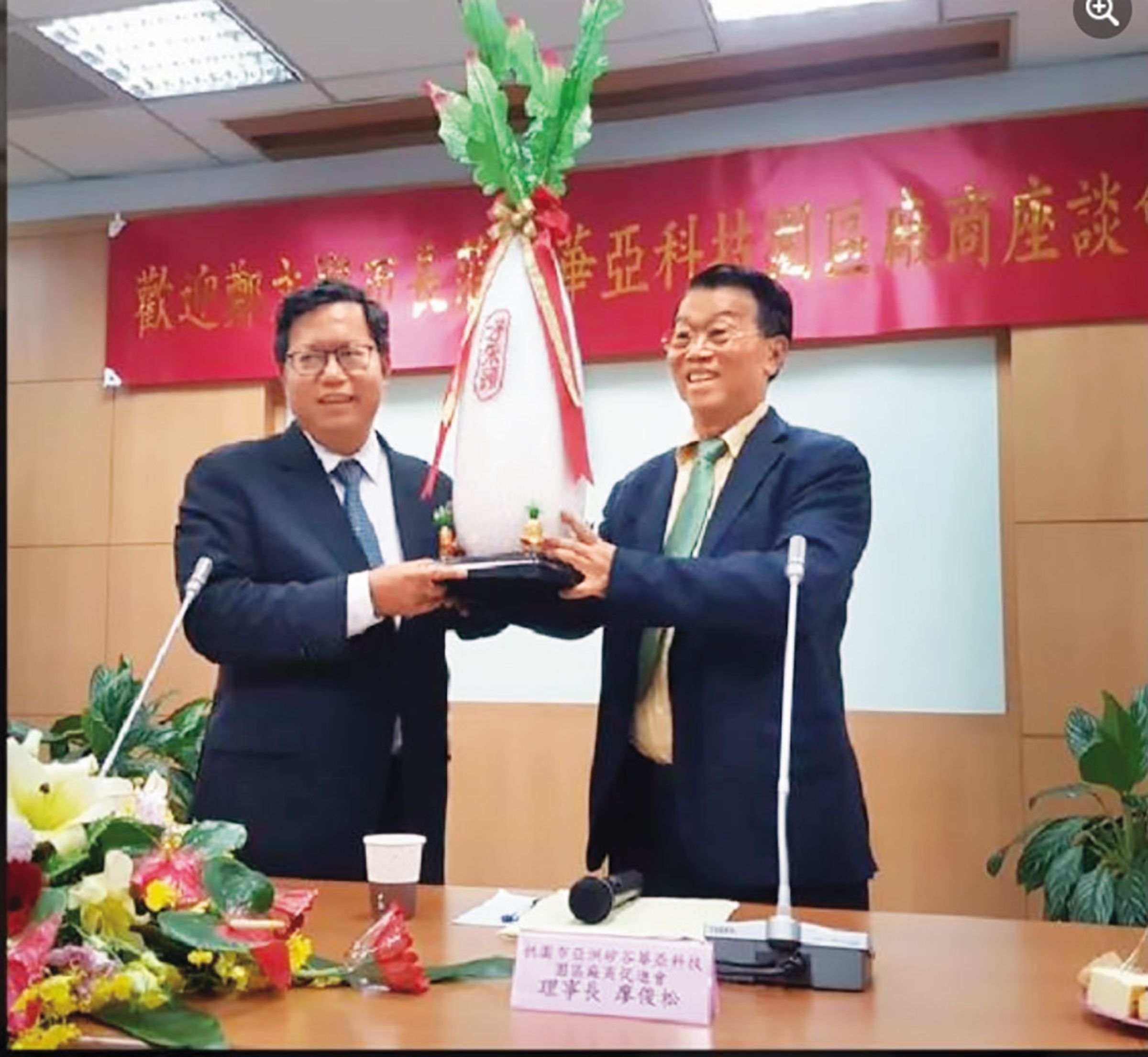 廖俊松（右）多次請託鄭文燦在開發案協助，將於5月19日出庭作證。