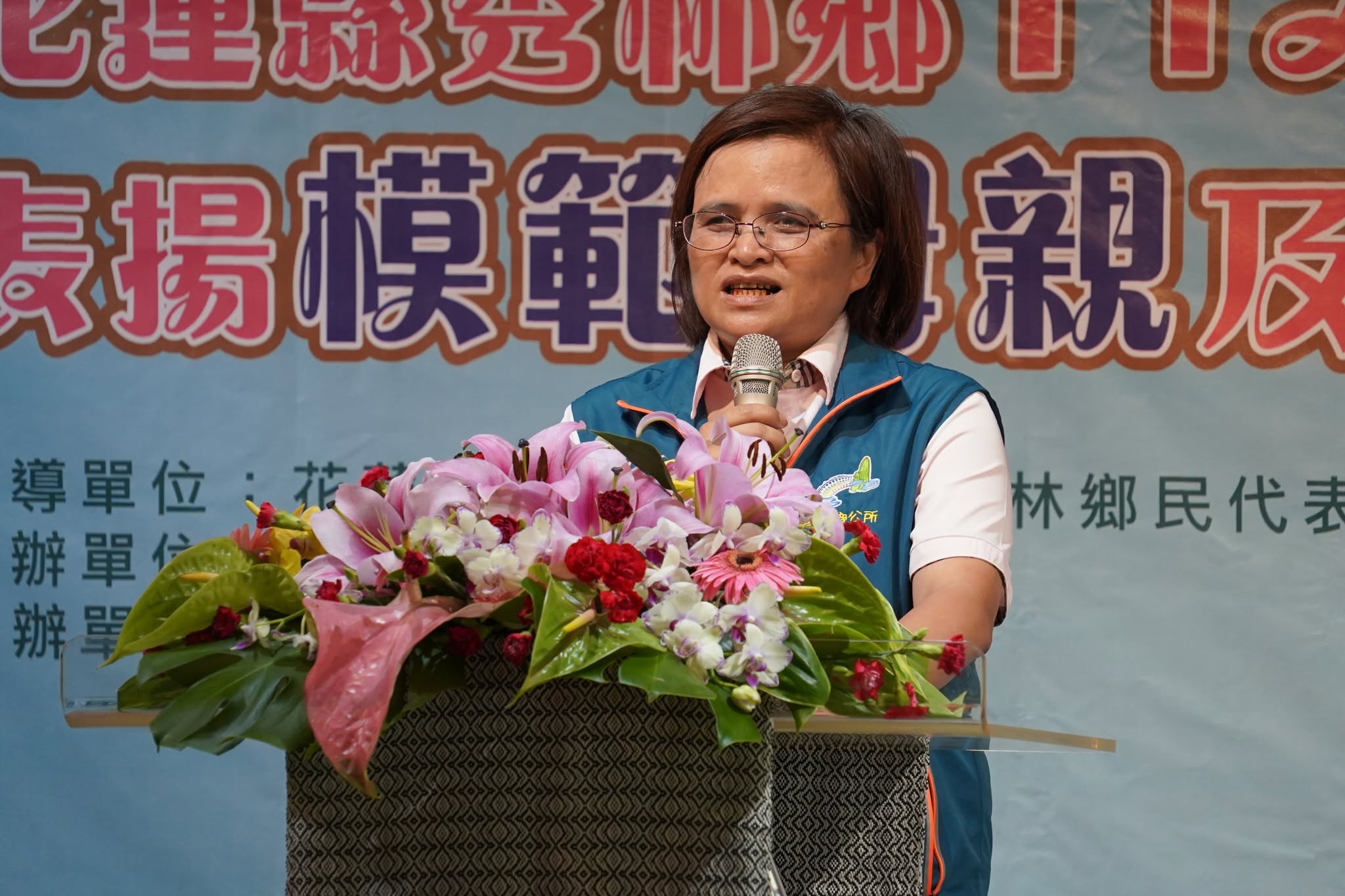花蓮縣秀林鄉長夫妻涉嫌賄選,遭法院裁定羈押。圖為秀林鄉長王玫瑰。(翻攝王玫瑰臉書)