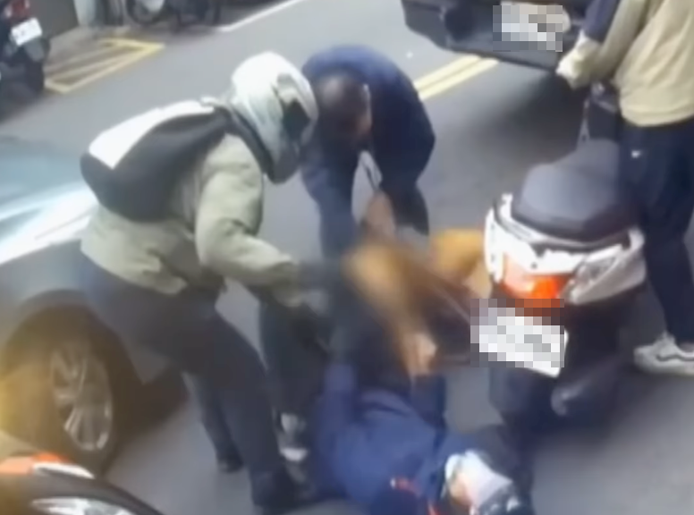 比特犬Lucky再度咬傷路邊騎士。（翻攝crazy.taiwan IG）