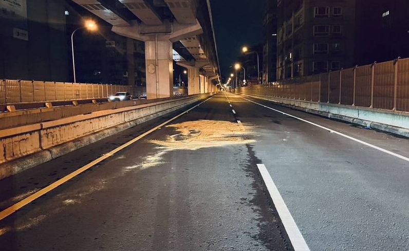 溫姓替代役男遭司機丟包台64線快速道路後被輾斃，行車紀錄影像打臉司機一開始的「激烈口角」說法。（翻攝畫面）