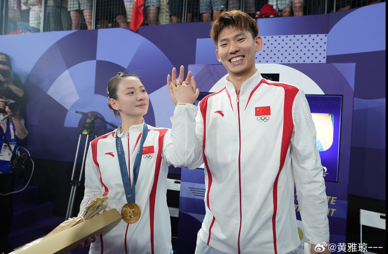 現年29歲中國羽球男雙好手劉雨辰，在女友確定拿下混雙金牌後求婚，不過他也於昨（19日）晚間宣布退休。（翻攝自微博）