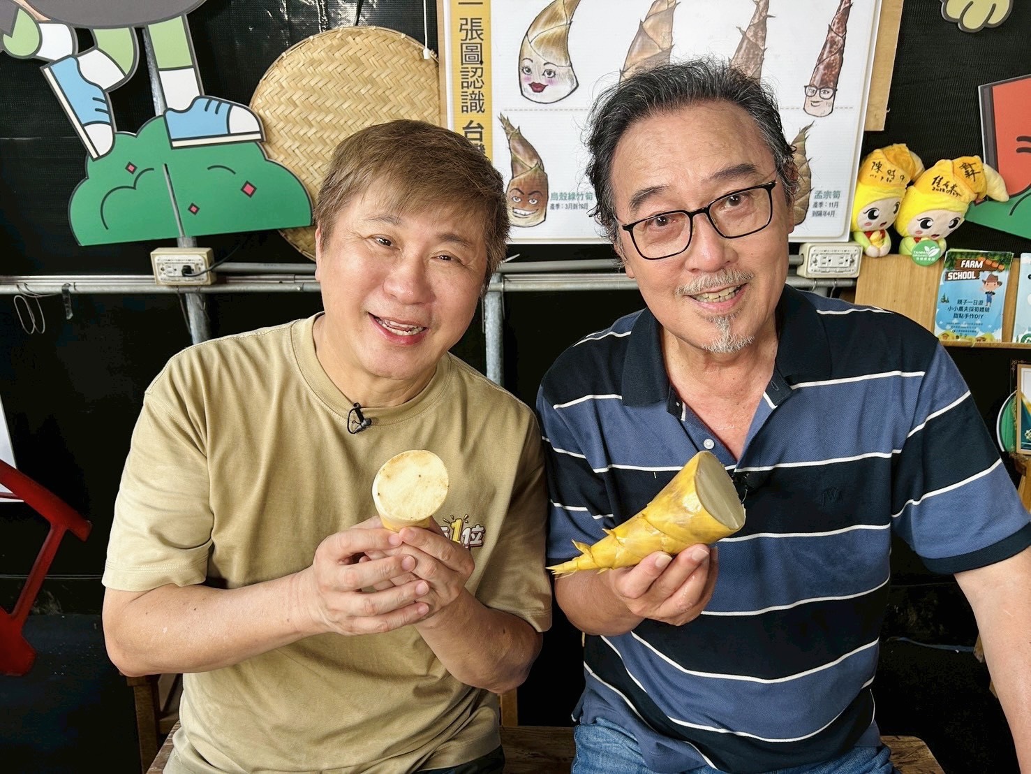 趙樹海出外景與胡瓜一起體驗挖竹筍。（下面一位提供）