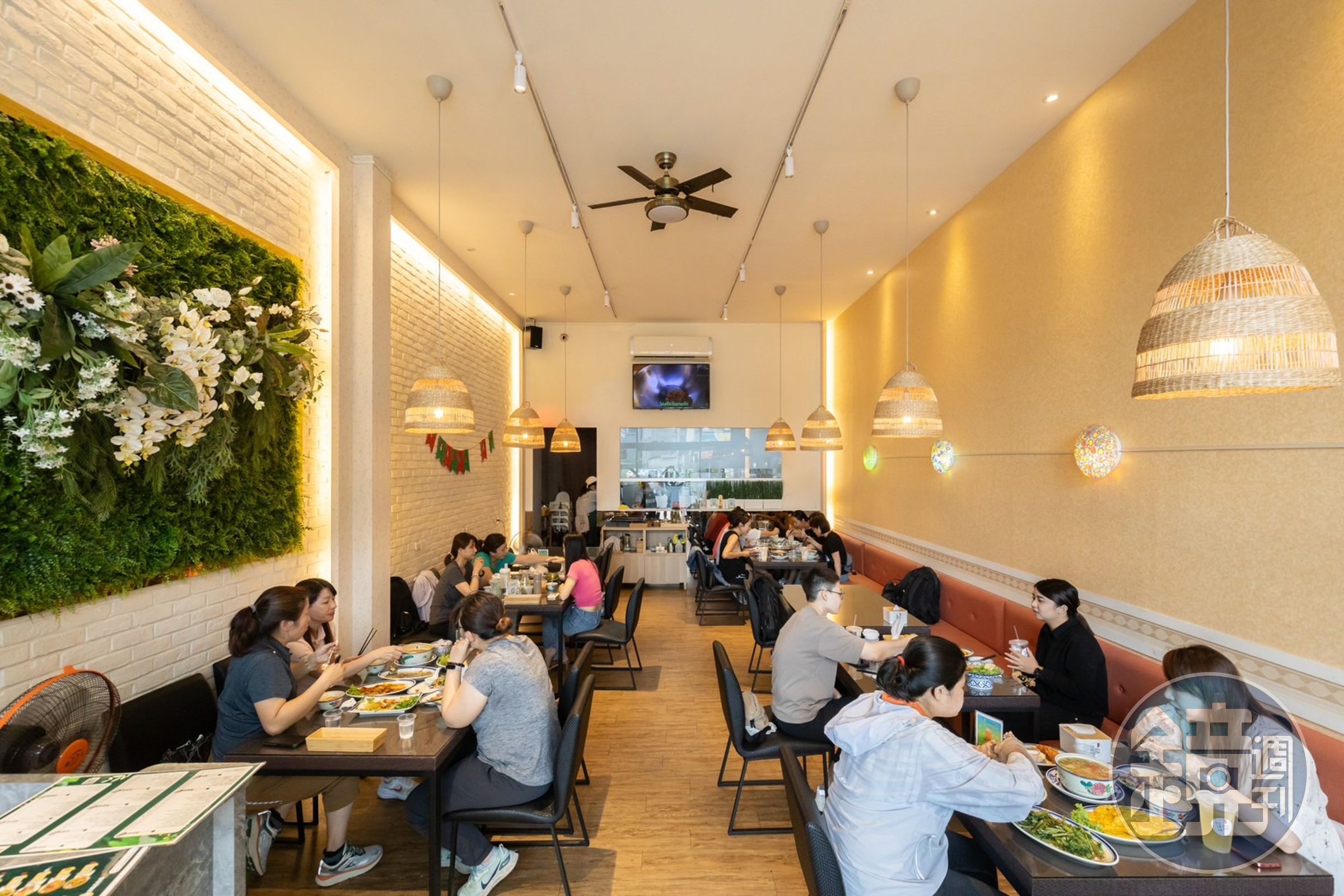 恰辣辣泰式料理的用餐空間簡約、明亮,沒有過多浮誇的擺設裝飾。
