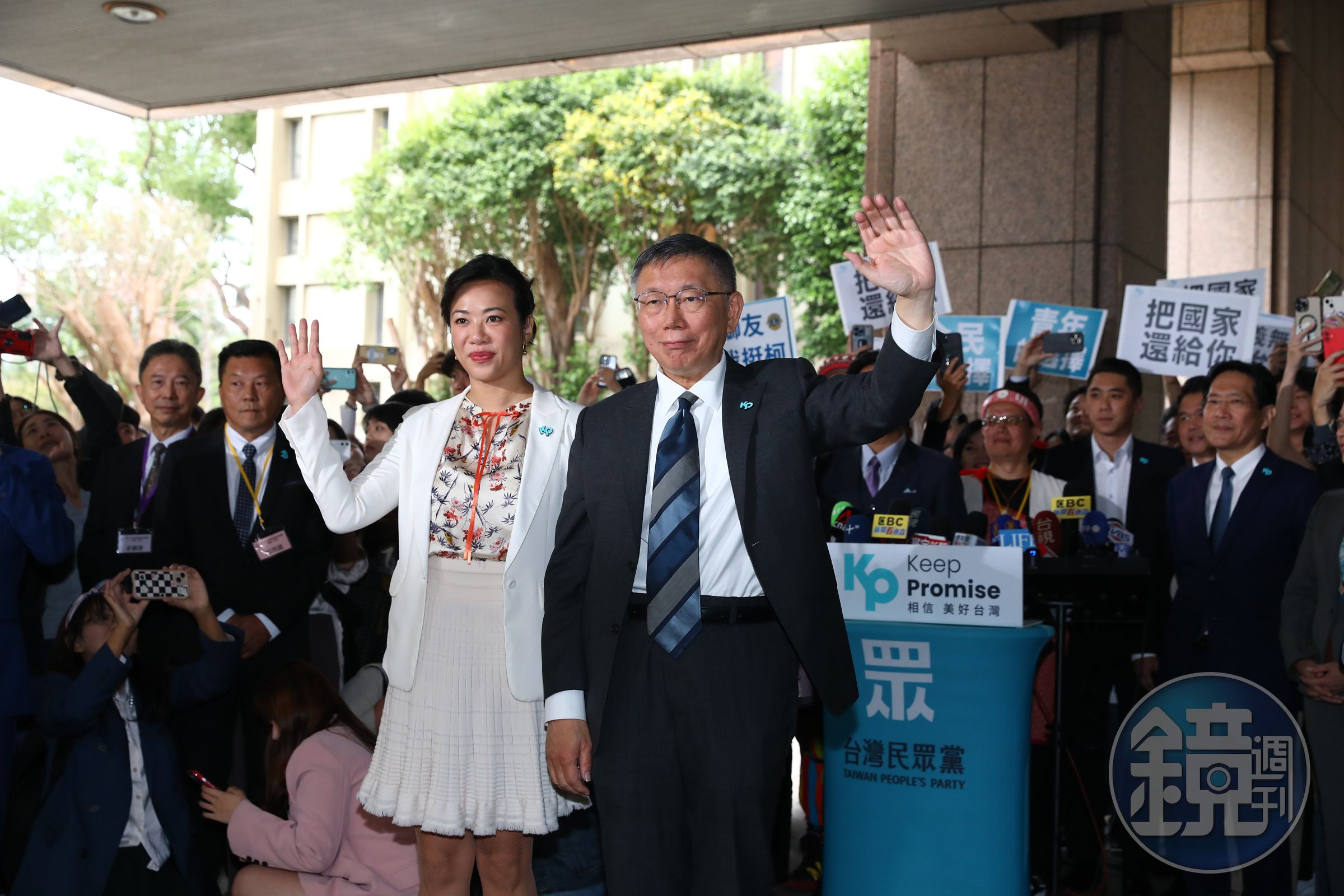 柯文哲副手鎖定吳欣盈,今(24日)兩人現身中選會登記。