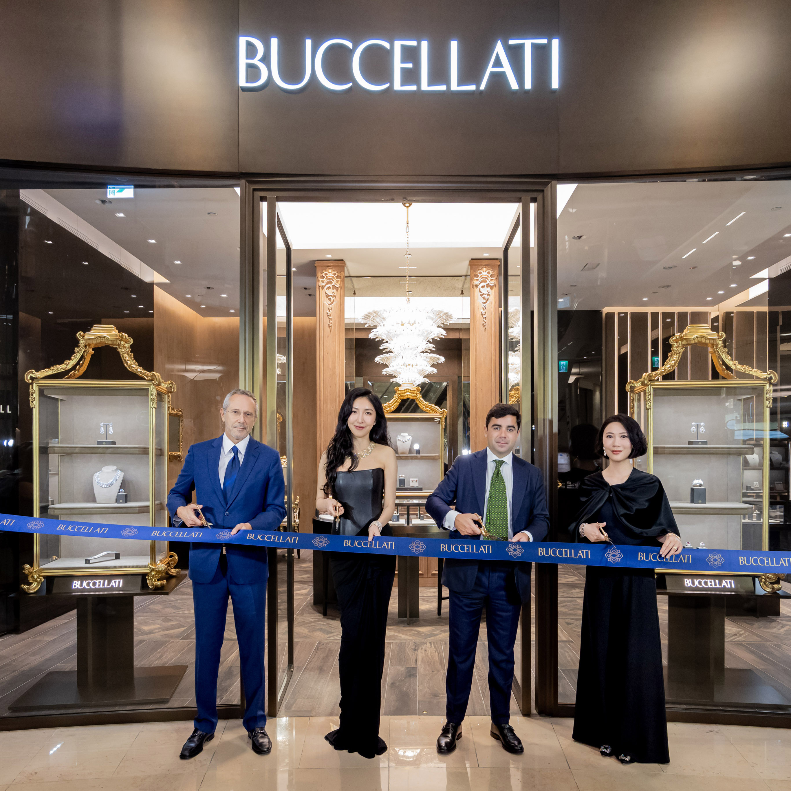 （左起）BUCCELLATI亞太區執行長Dimitri Gouten、楊謹華、家族成員Filippo Buccellati、東北亞與東南亞零售總監Vicky Lowe為精品店剪綵。（BUCCELLATI提供）       