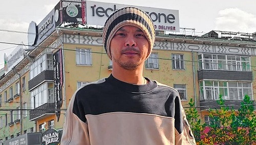 台灣網紅「護理系女神」謝侑芯命喪異鄉，全身赤裸陳屍飯店浴缸內，涉及歌手黃明志與毒品，全案大馬警方以謀殺偵辦中。（翻攝自黃明志IG）