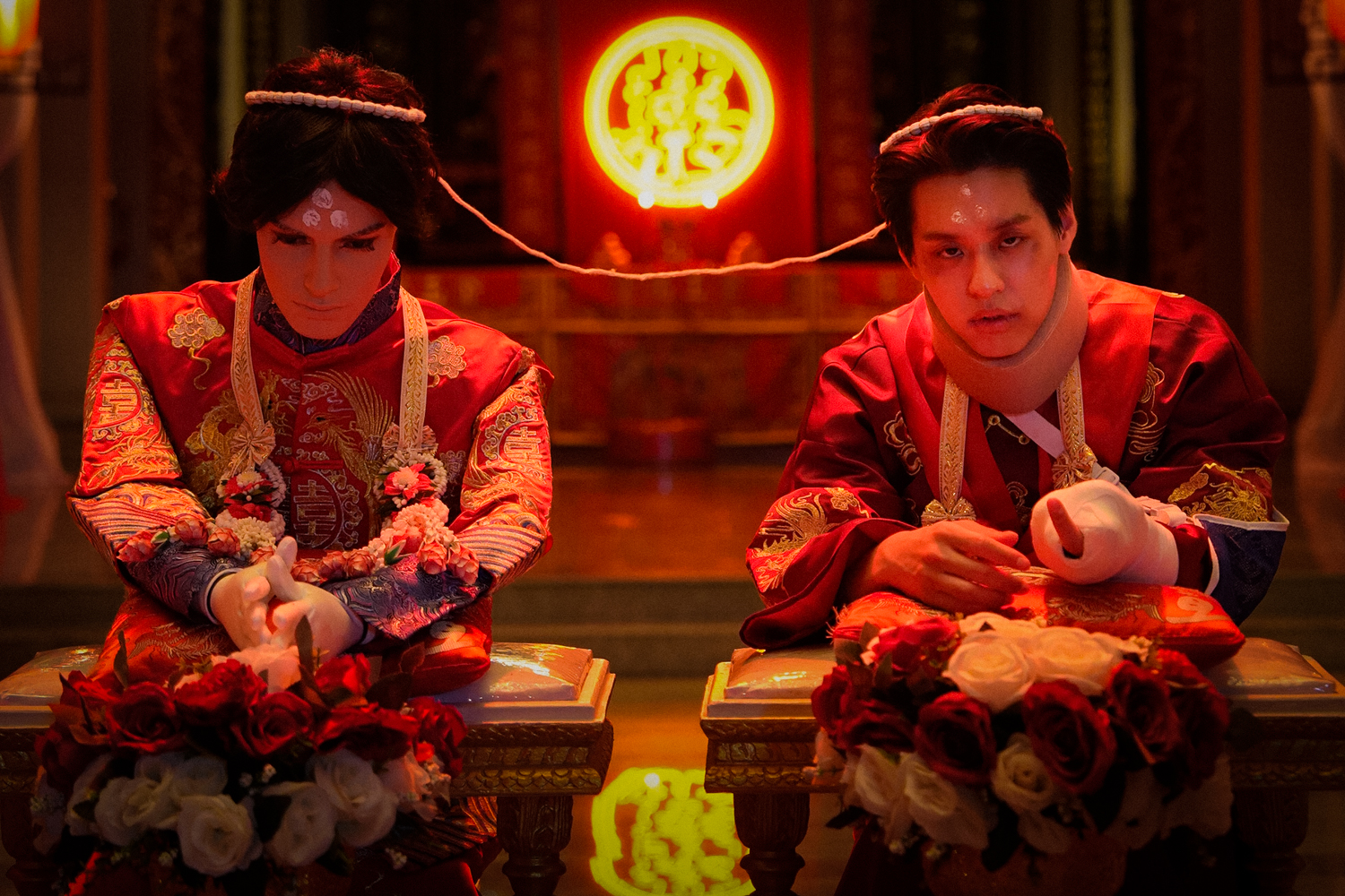 泰國喜劇電影《冥婚鬧泰大》根據台片《關於我和鬼變成家人的那件事》IP改編。（金盞花大影業提供）