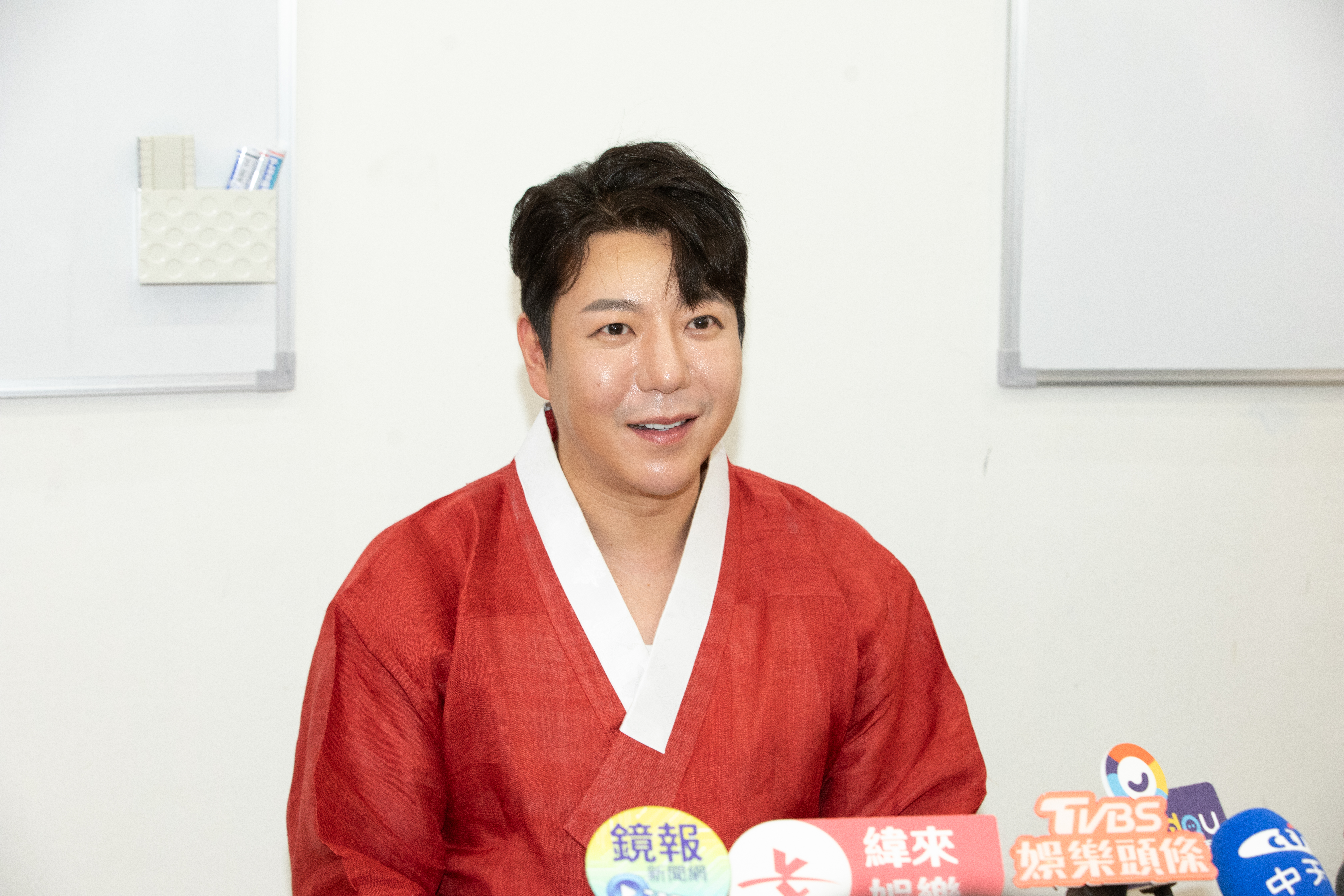 尹大滿透露自己7歲便收到神明召喚、開了「神口」，一路抗拒多年後，仍決定接受成為巫師的天命。